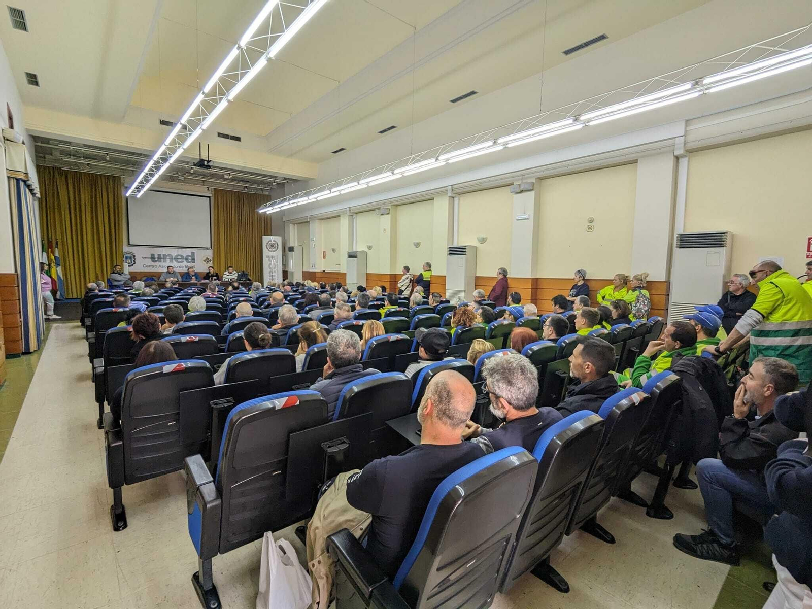 Los trabajadores de Motril mantienen la huelga de limpieza y lamentan la "pasividad" del Ayuntamiento para encontrar una solución