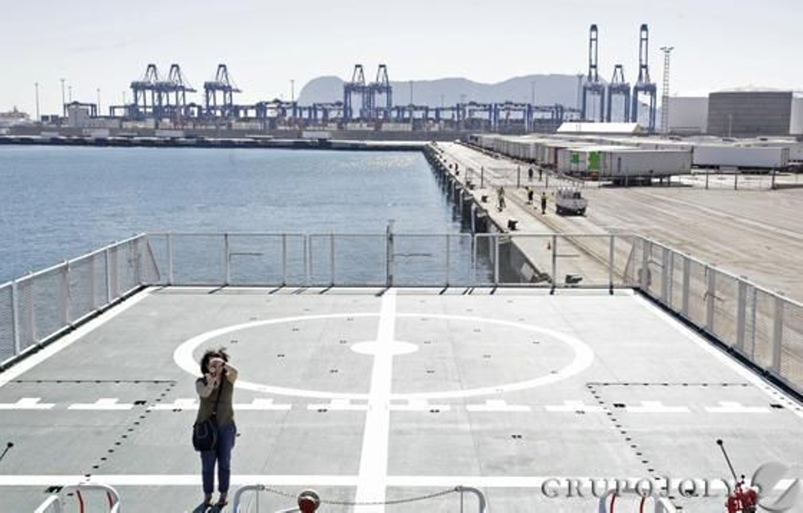 Don Juan Carlos muestra su apoyo a los pescadores y a la Guardia Civil por el trabajo que realizan./Erasmo Fenoy