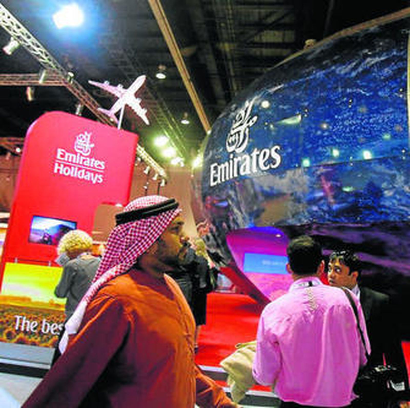 Participantes en la Arabian Travel Market, ayer.