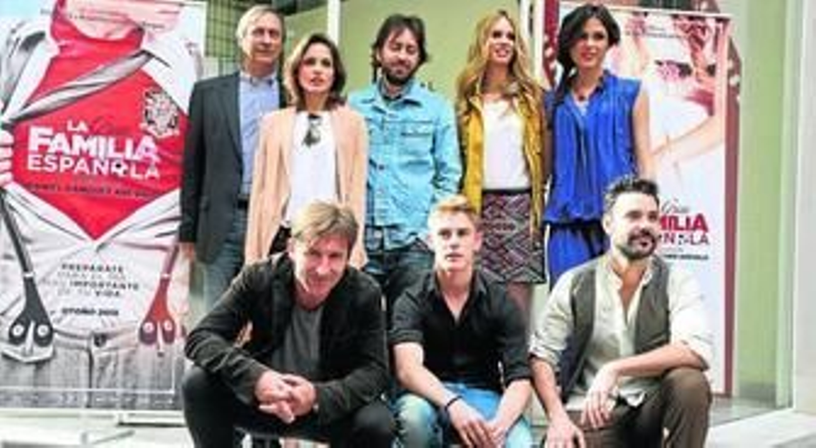 El equipo de 'La gran familia española', al completo, ayer, en el Museo Carmen Thyssen.