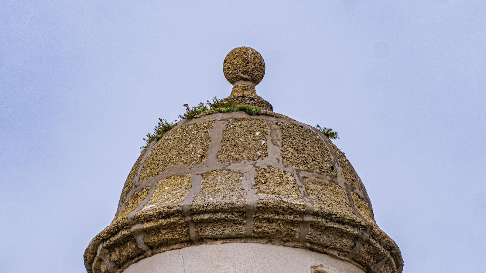 Estado del lienzo de muralla de las Puertas de Tierra de Cádiz.