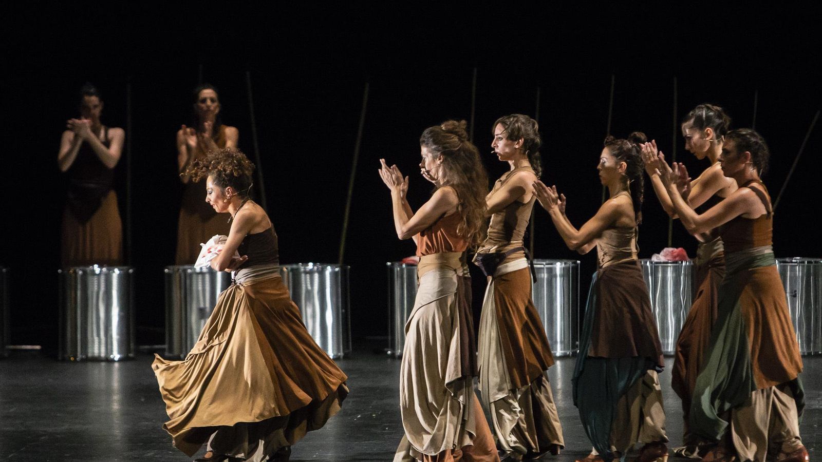 Estreno de 'Amazonas' en el Teatro Falla de Cádiz durante el pasado FIT.