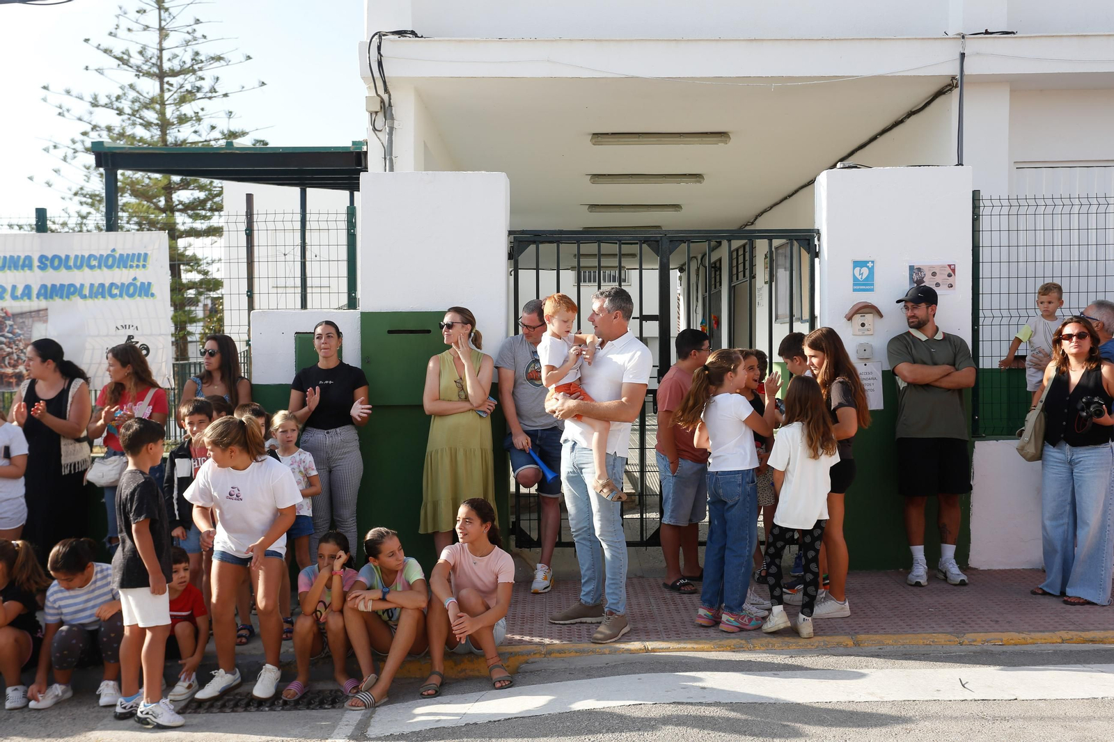 Manifestación de los alumnos y las familias del CEIP Aljibe de Jimena, en imágenes