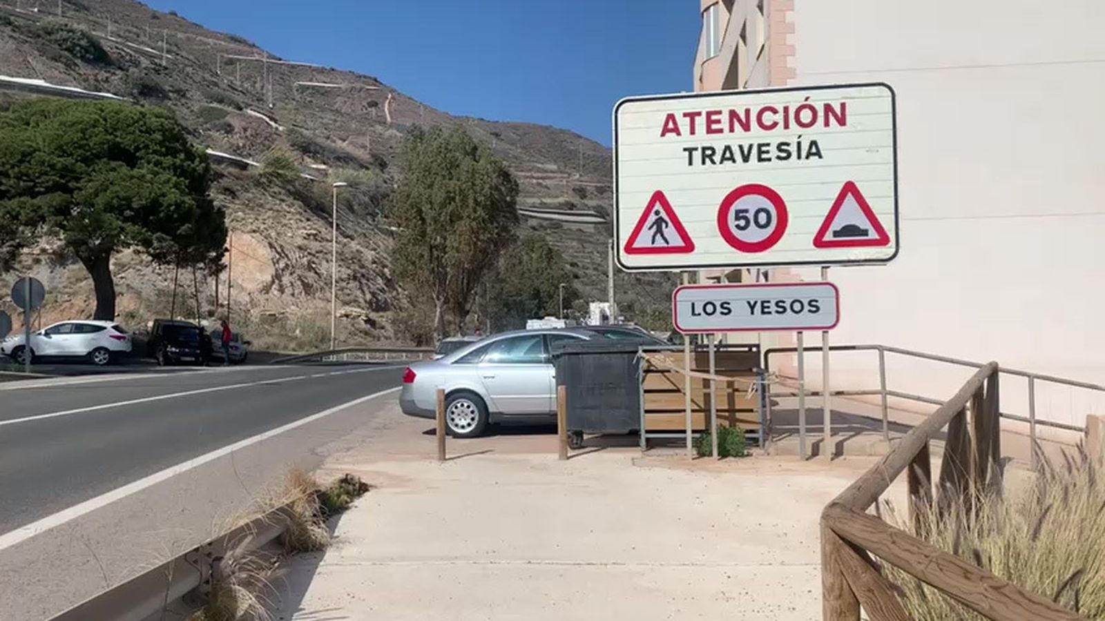 Acceso a Los Yesos, donde fue localizada la pareja