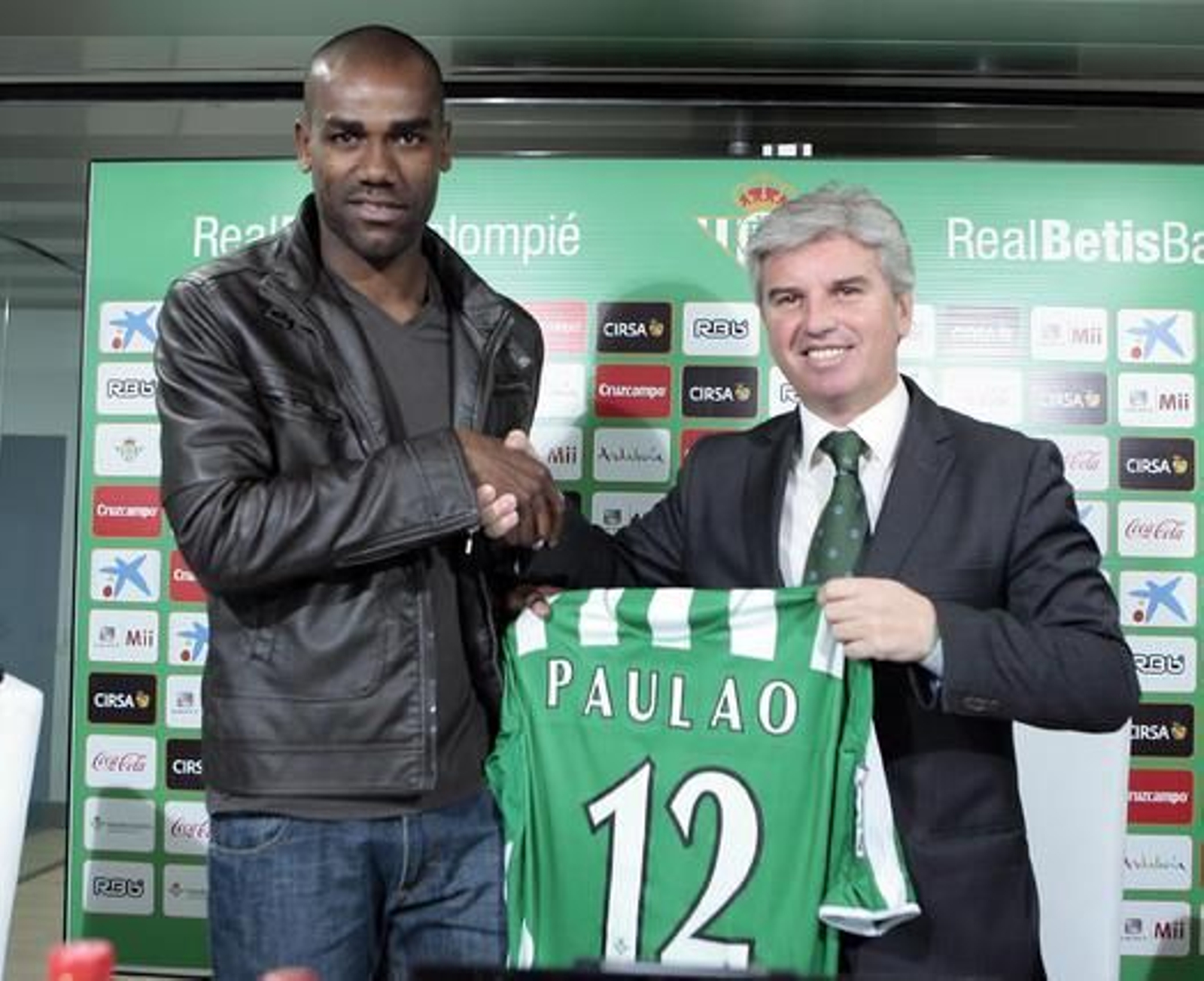 El central brasileño Paulao, durante su presentación.

Foto: Juan Carlos Muñoz