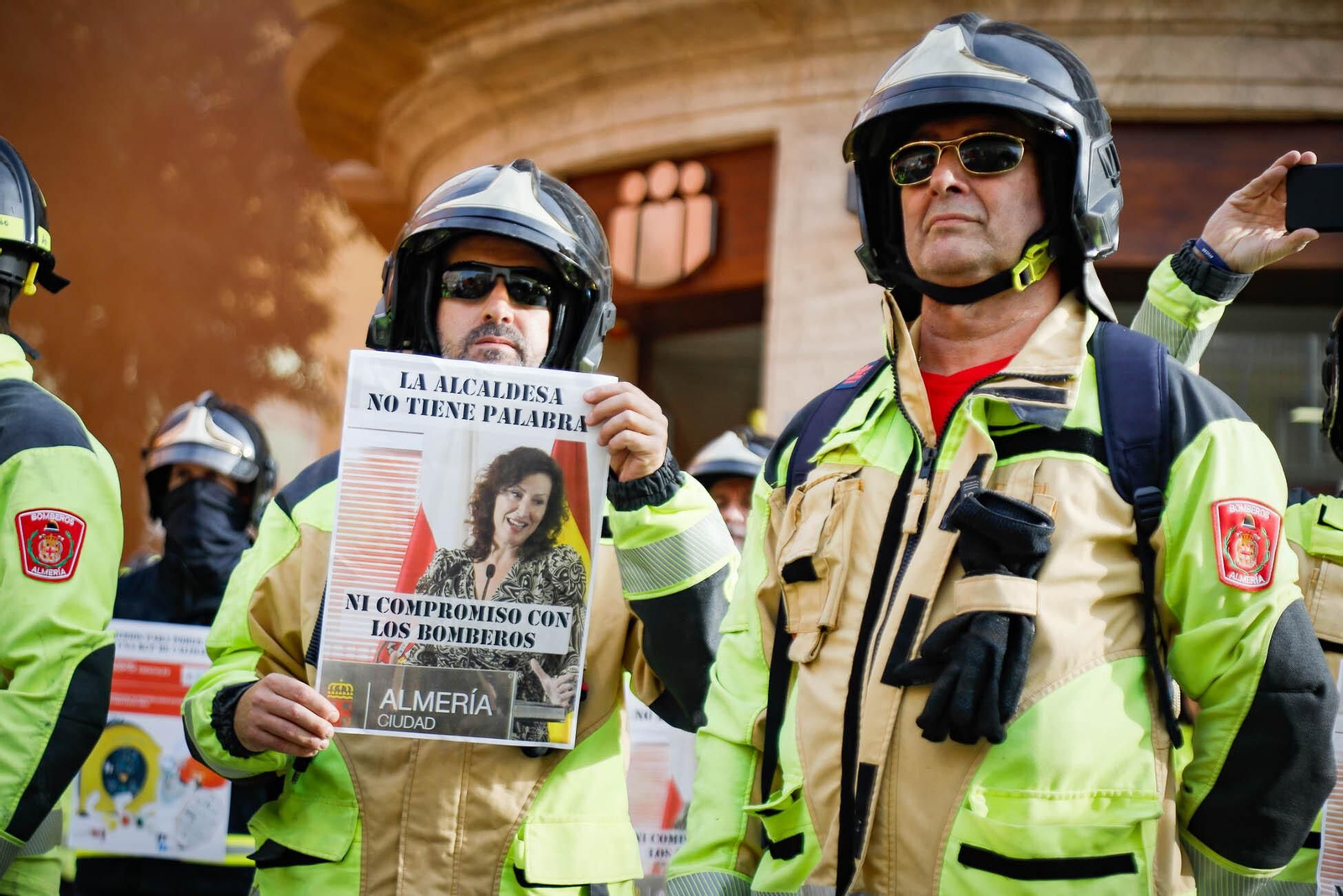 Imágenes de la manifestación de bomberos en Almería