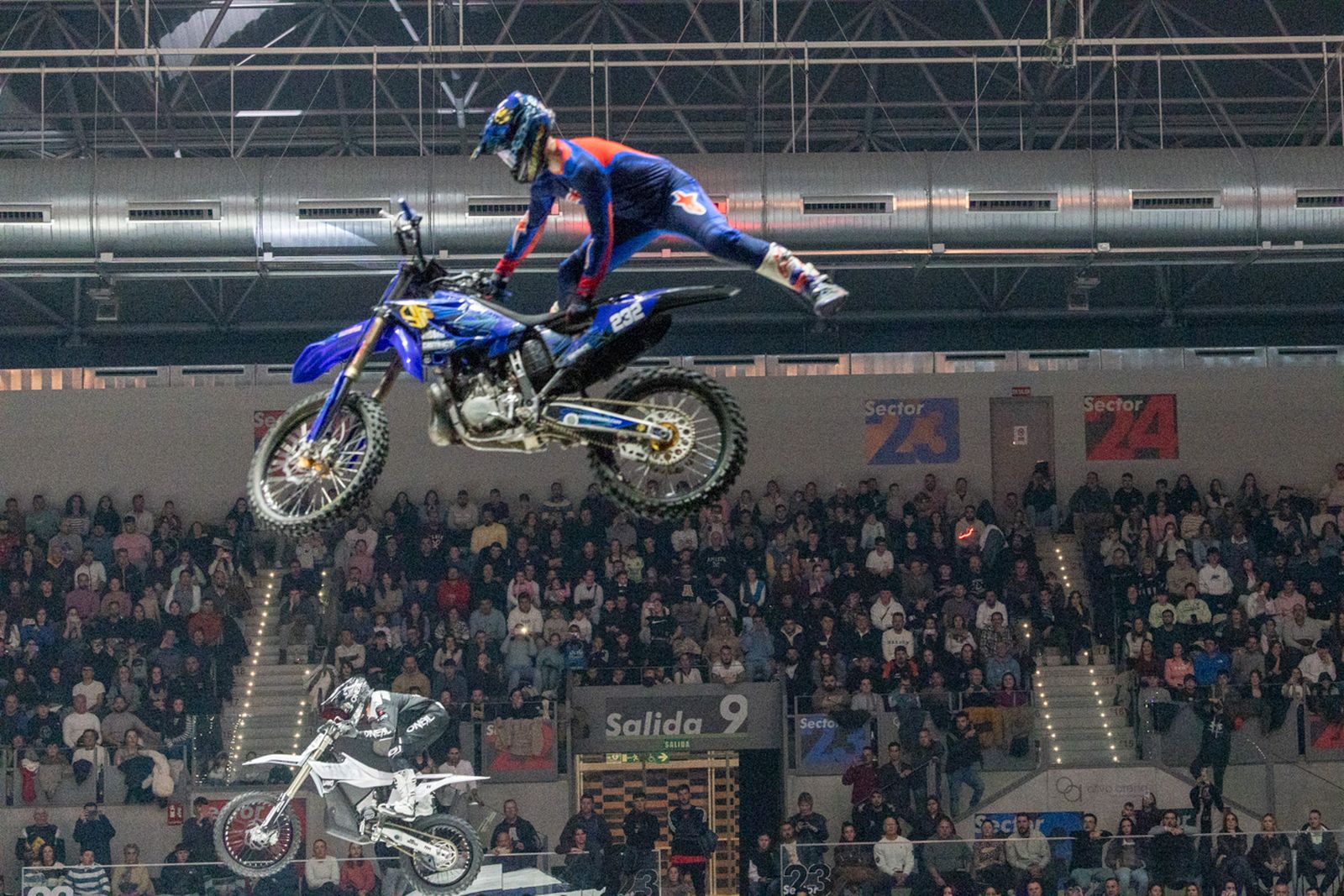 En imágenes: el Olivo Arena vibra con piruetas y motor en estado puro en el Soloflow Freestyle (2)