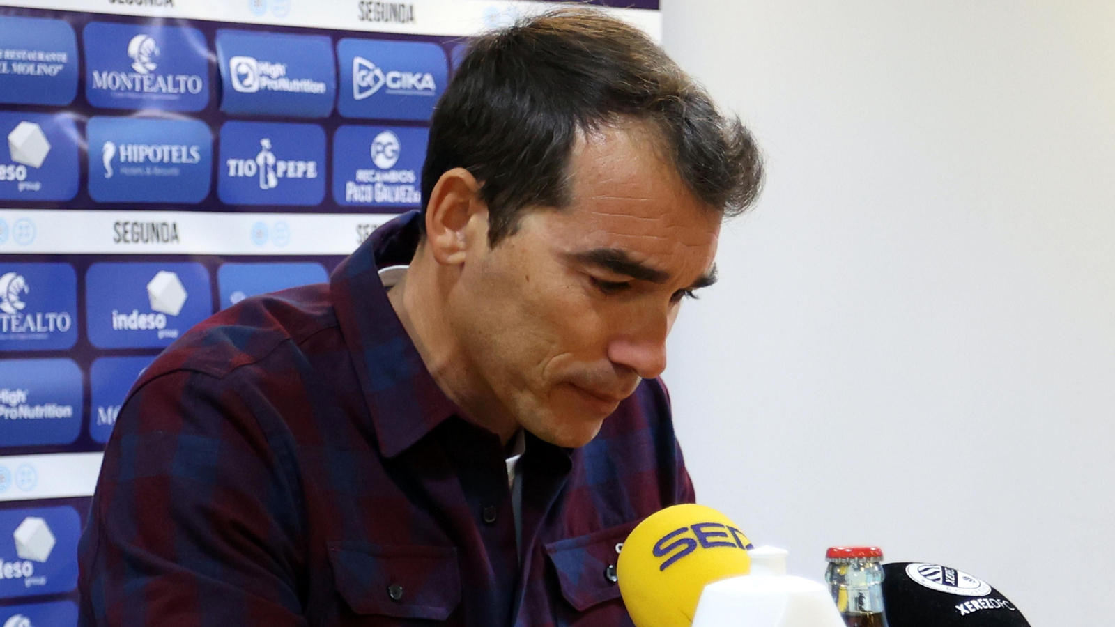 Francis se emocionó en su rueda de prensa de despedida como técnico azulino.