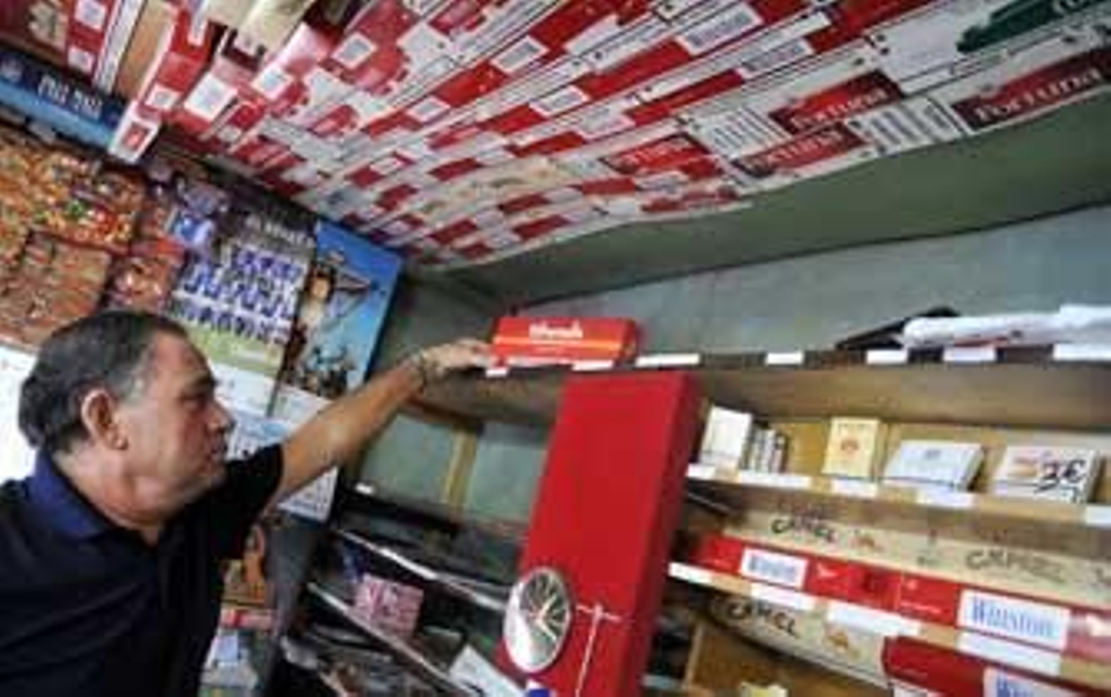 Desvalijan el estanco de Pío XII y logran 12.000 euros en tabaco