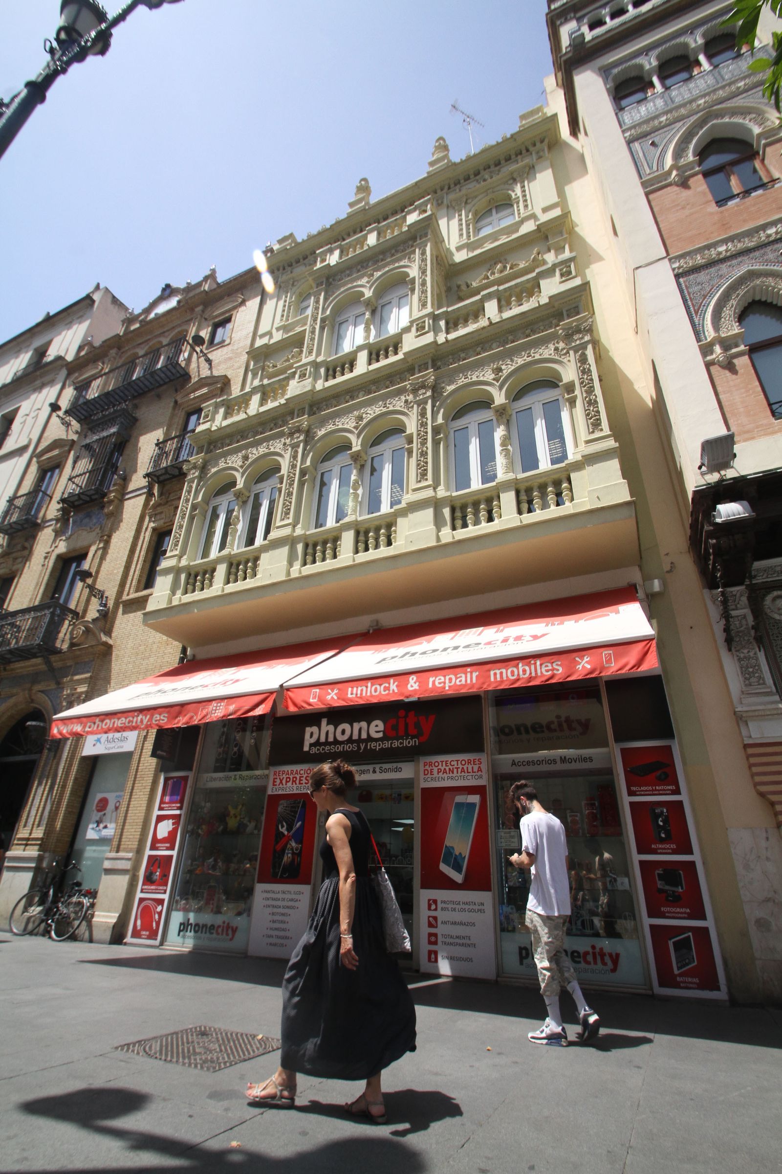 La tienda de telefonía Phone City en el número 4 de la Avenida.