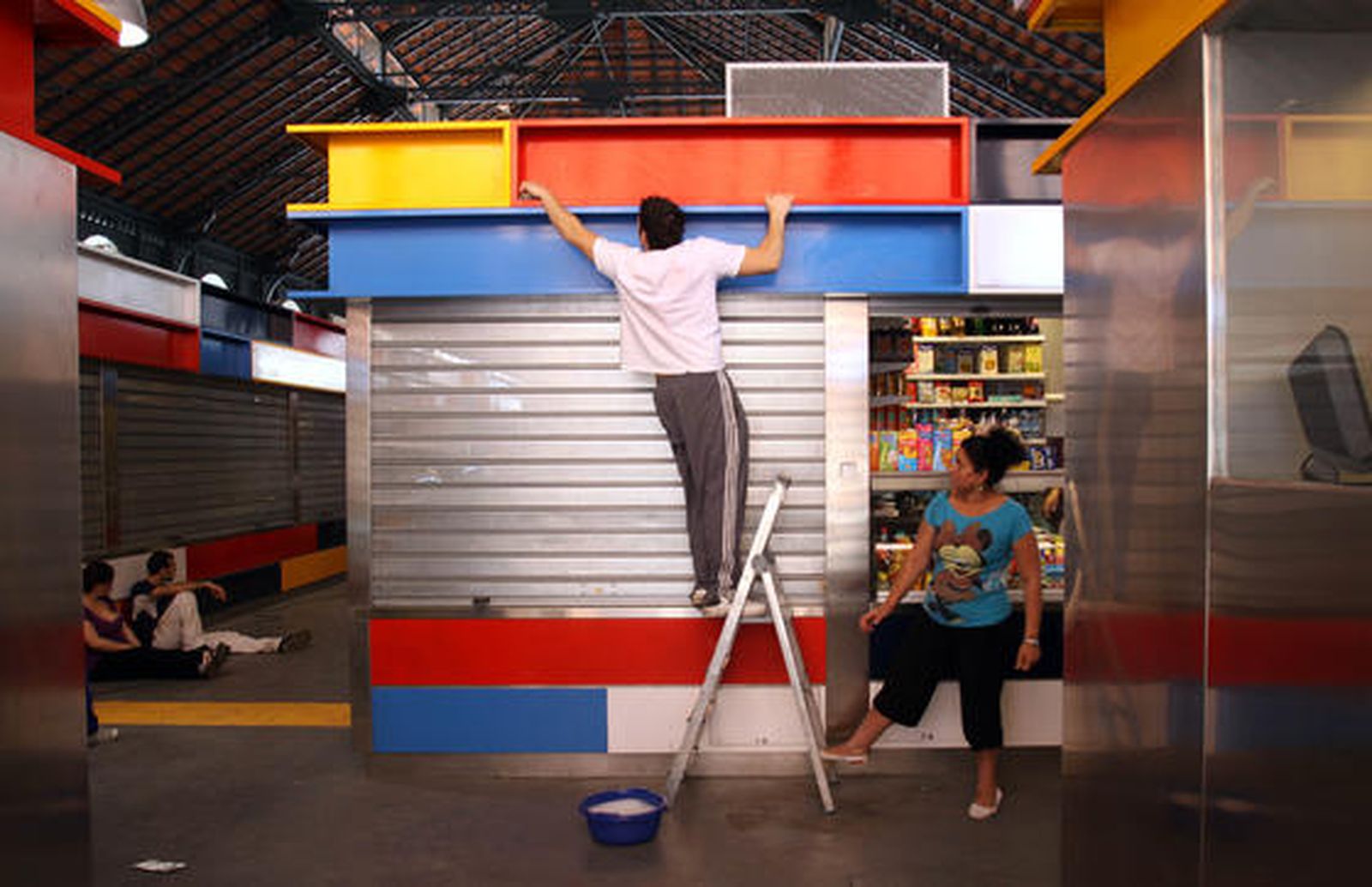 El mercado de Atarazanas reabre mañana sus puertas tras las obras de rehabilitación del edificio que se han prolongado casi dos años y medios.