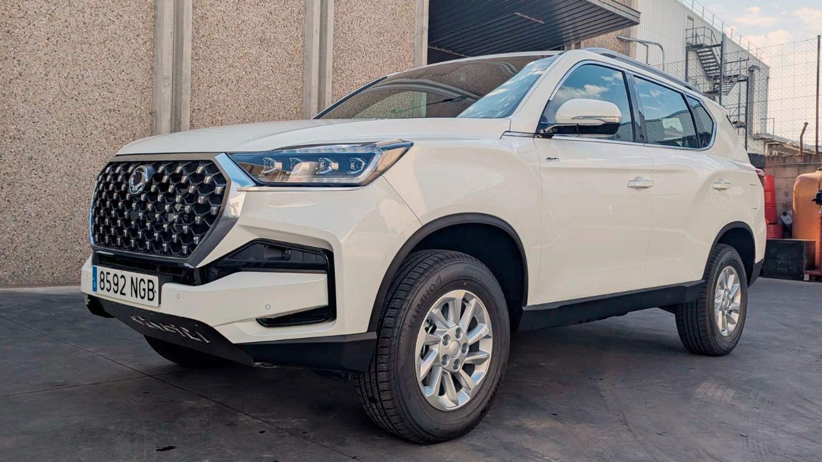 El Rexton Profesional mejora sensiblemente los ángulos de este TT, lo que le beneficia notablemente al circular fuera de los caminos.