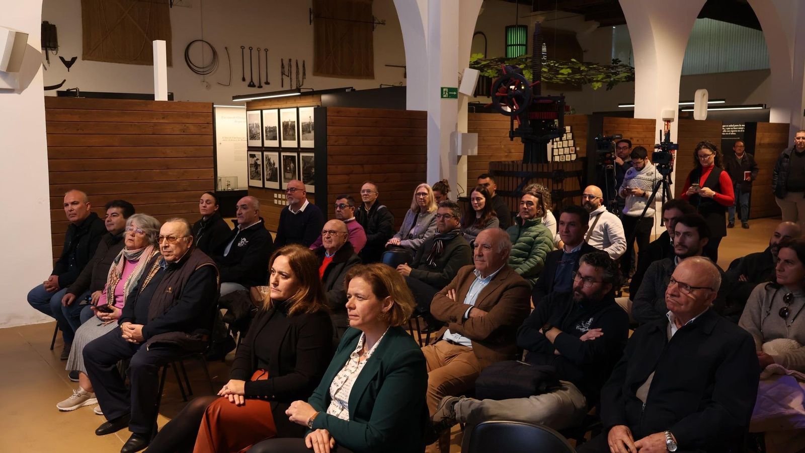 Público asistente a esta presentación. Público asistente a esta presentación.