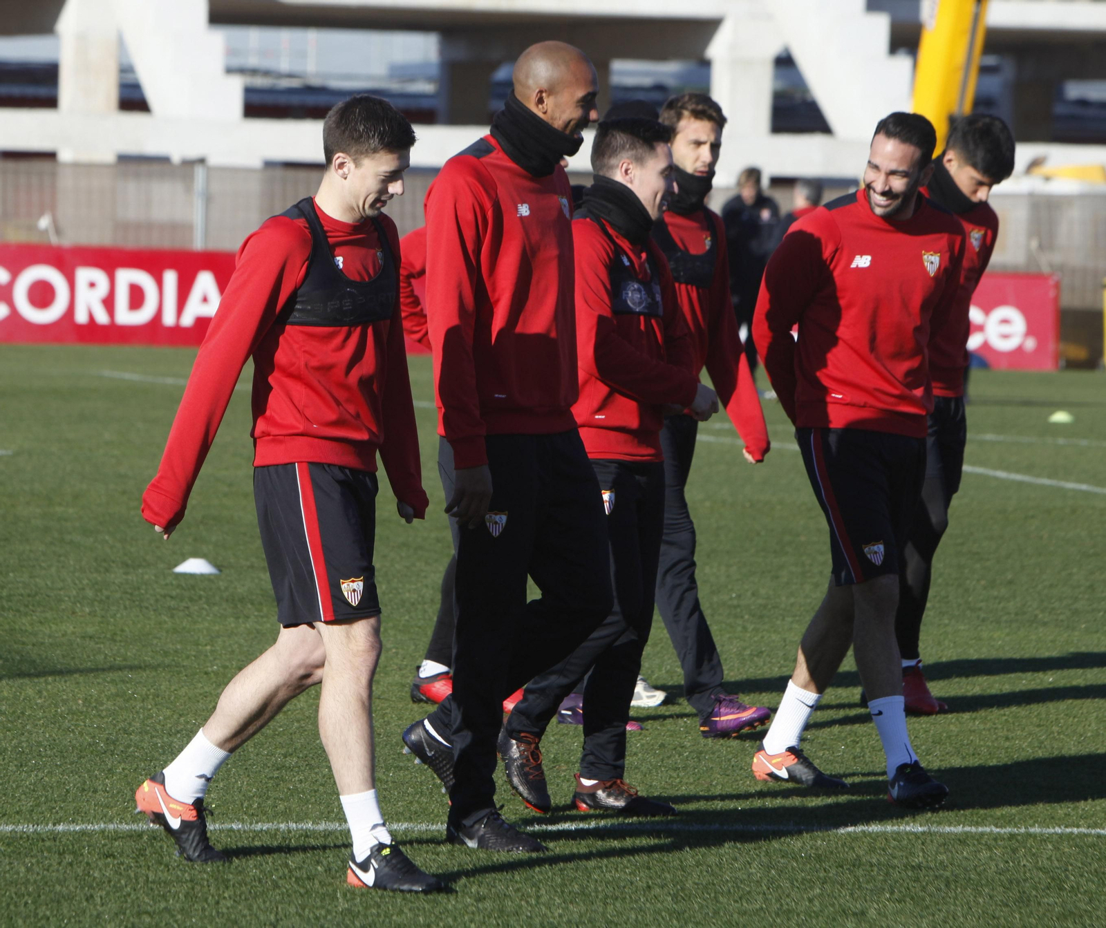 Lenglet, junto a N'Zonzi, Ben Yedder, Franco Vázquez y Rami.