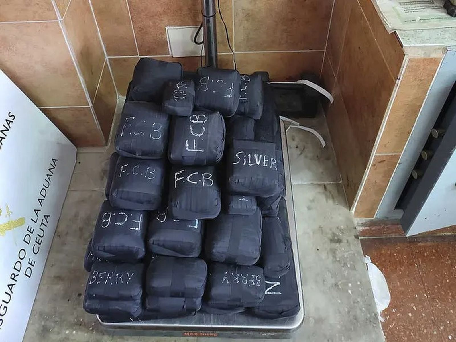 El hachís intervenido en el Puerto de Ceuta.