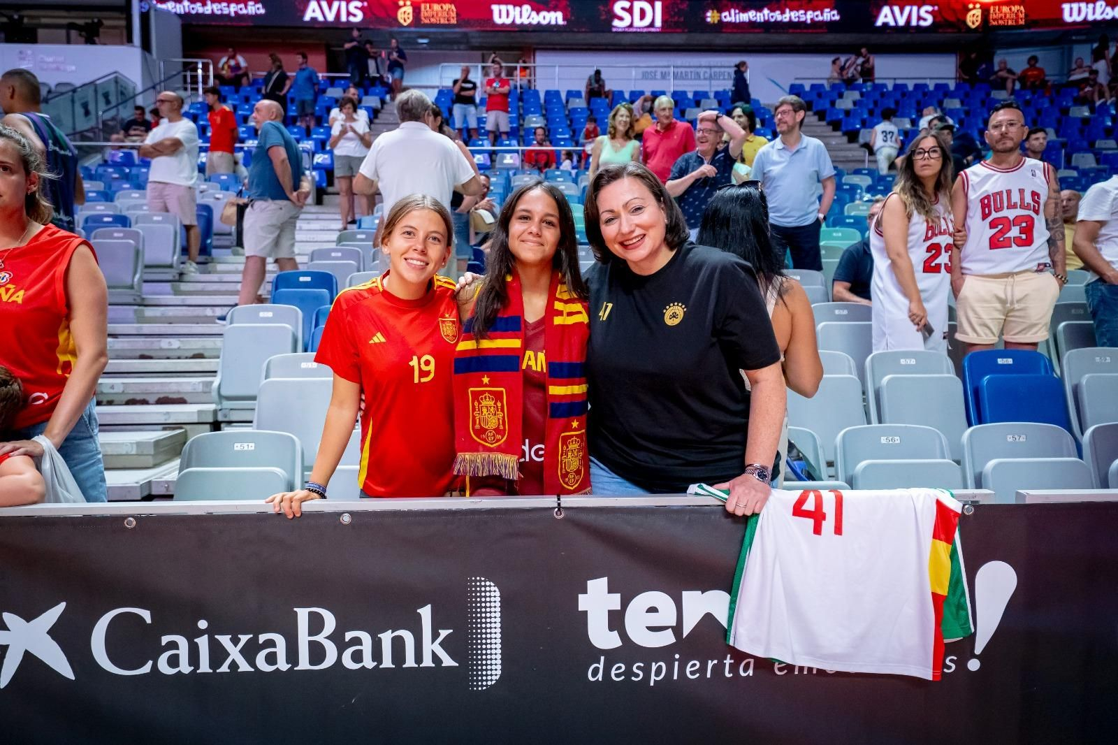 Búscate en el Carpena en el España-Portugal, con algunos VIP