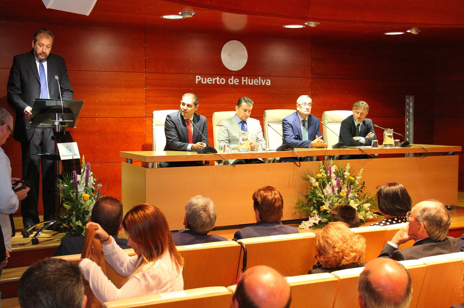 Imágenes de la toma de posesión del nuevo presidente del Puerto de Huelva, José Luis Ramos.