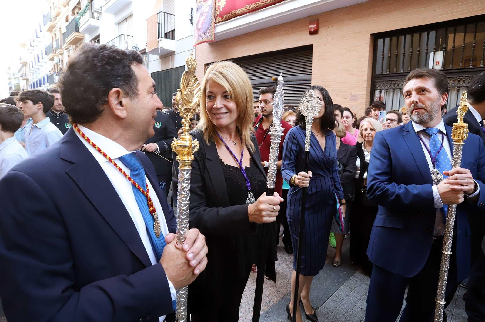 Imágenes de la procesión de la Virgen de la Amargura por las calles de Huelva