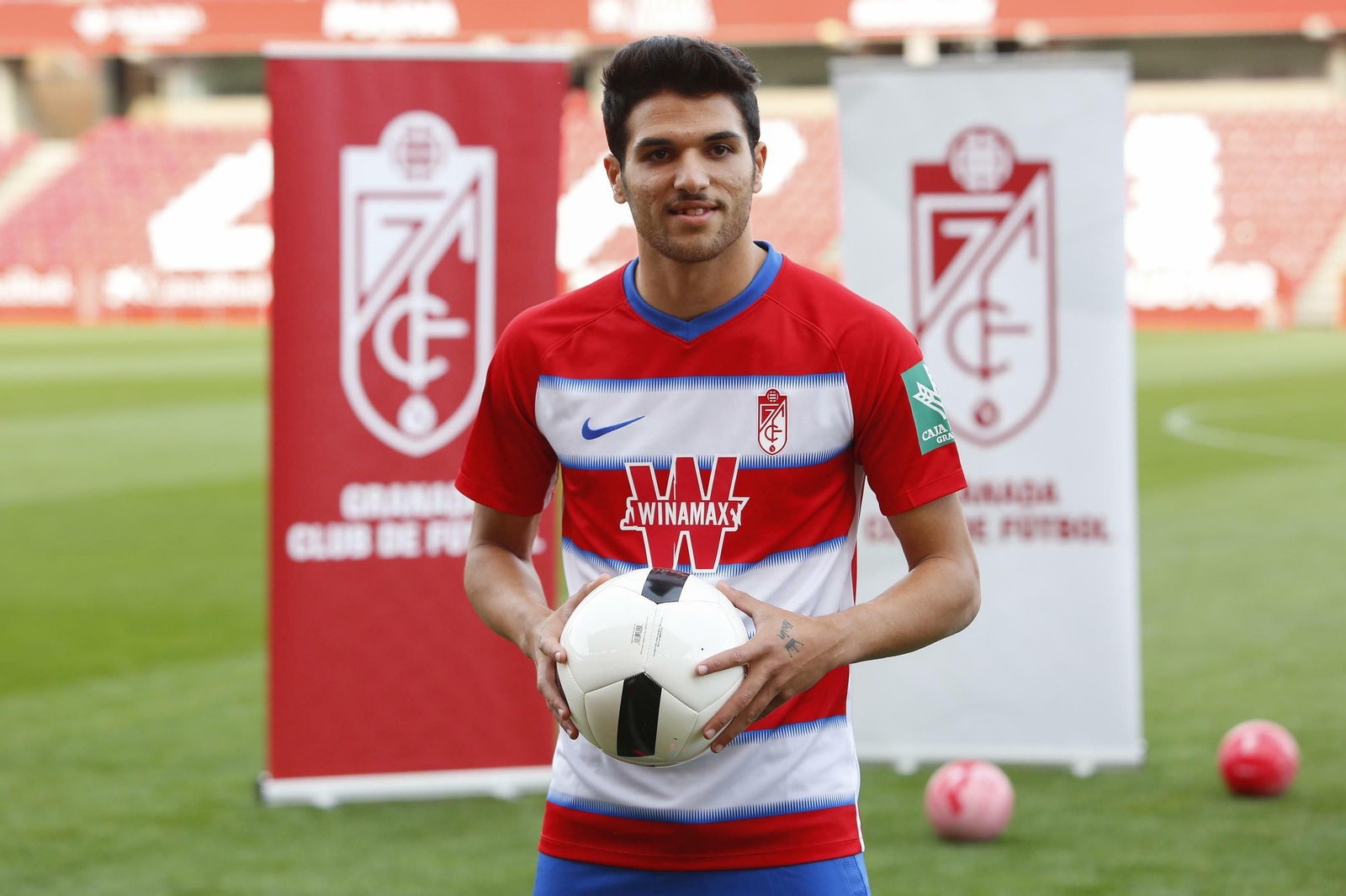 Antoñín, en su presentación con el Granada.