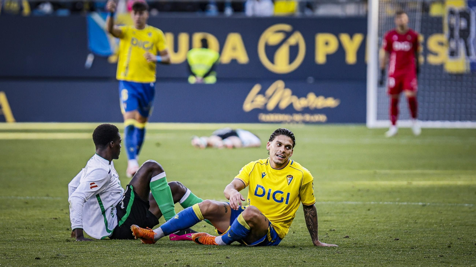 Búscate entre las imágenes del partido de fútbol Cádiz CF - Racing de Santander