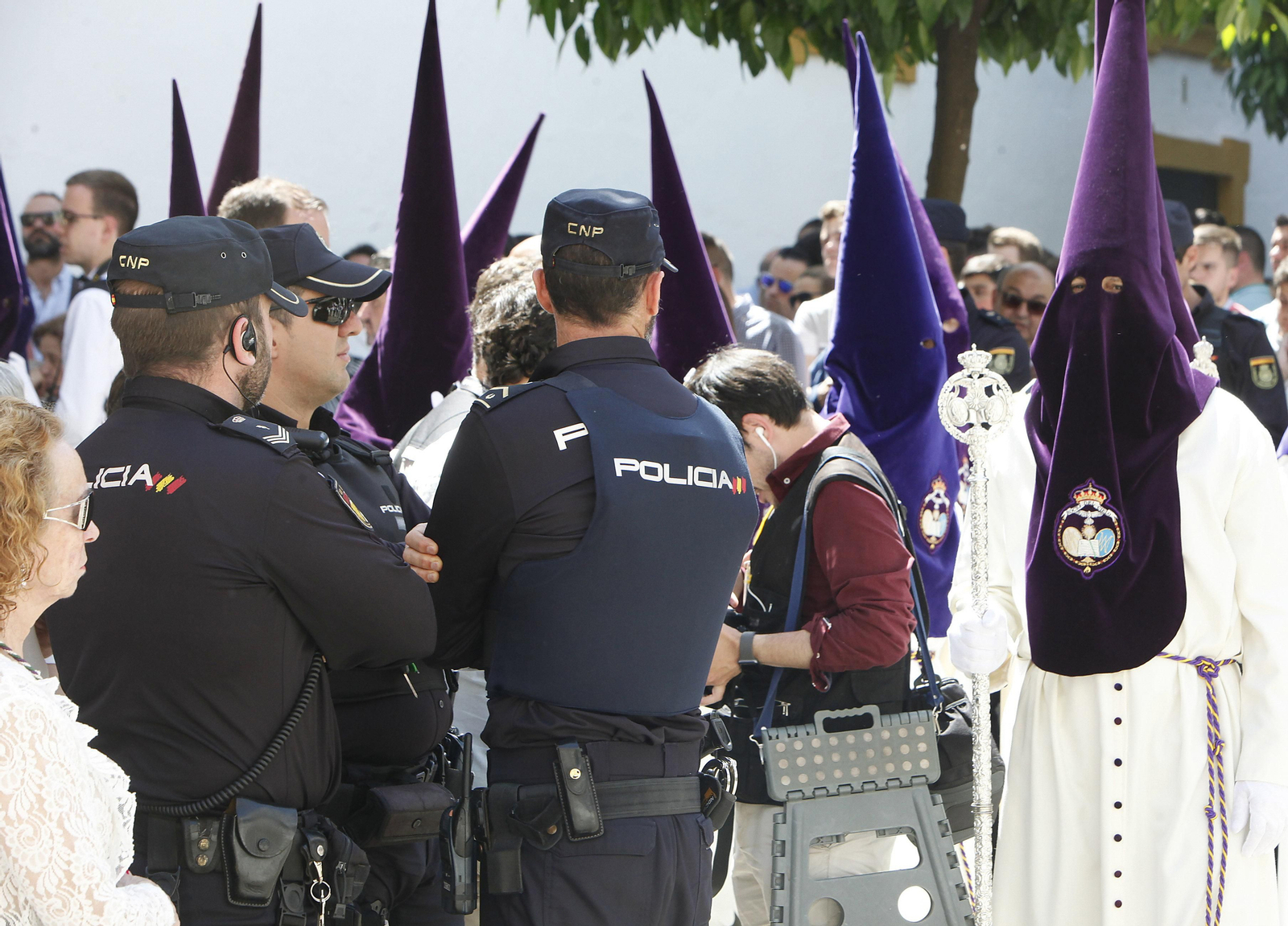Imagen de archivo de agentes de la Policía Nacional vigilando la salida de la Redención.