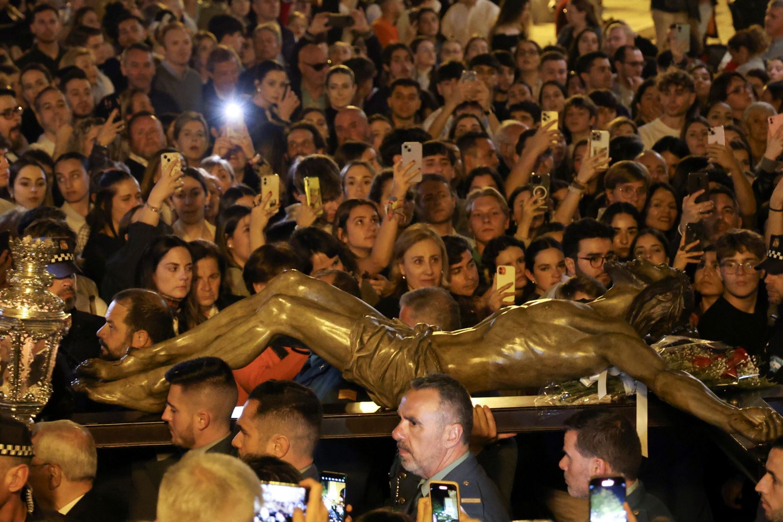 Los mejores momentos del Viernes de Dolores en Málaga, en fotos