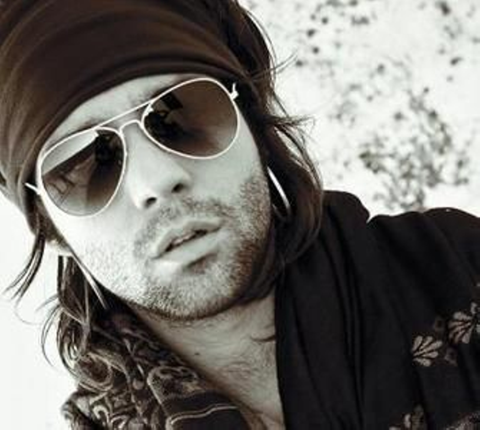 Charlie Cepeda presenta el proyecto musical 'Parasitrán'.