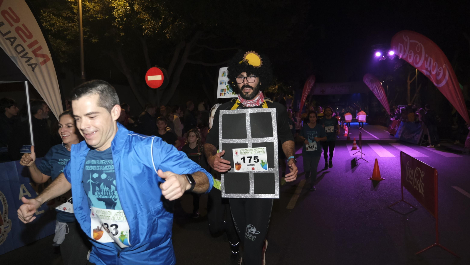 Imágenes de la XIV edición de la San Silvestre de Almería