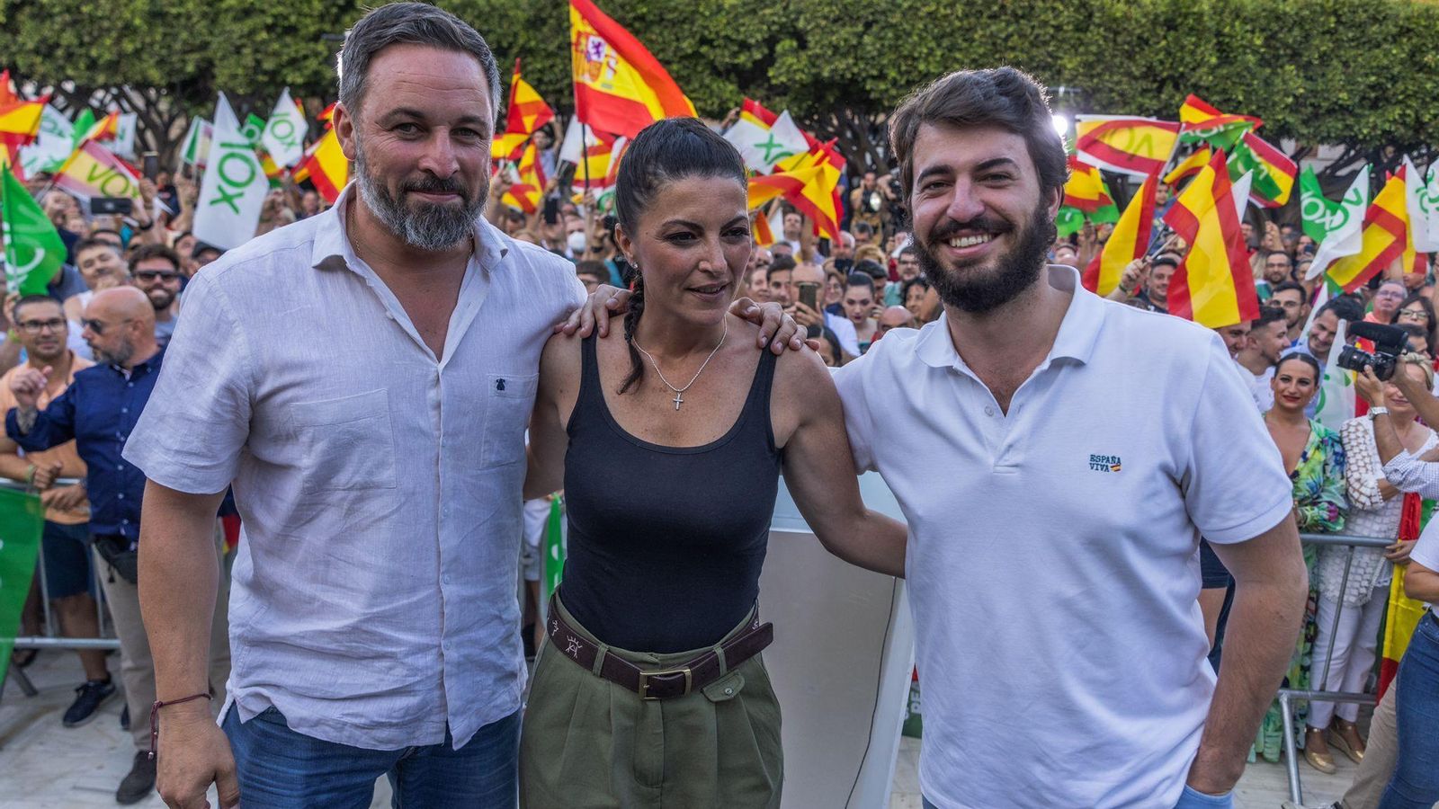 Santiago Abascal y Macarena Olona durante un acto de campaña en El Ejido.
