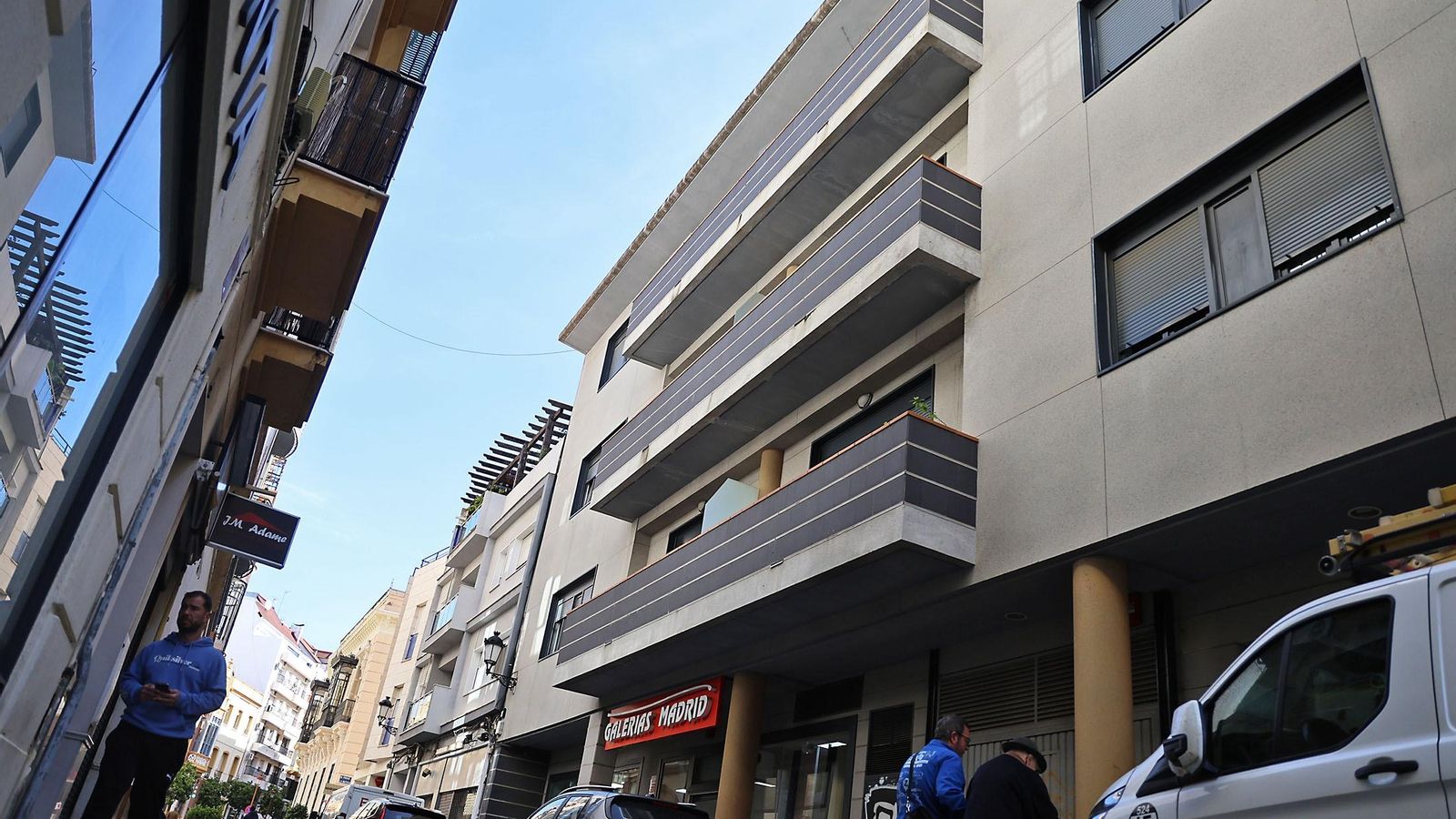 Un bloque de viviendas con hospedajes turísticos en la calle Cardenal Albornoz.