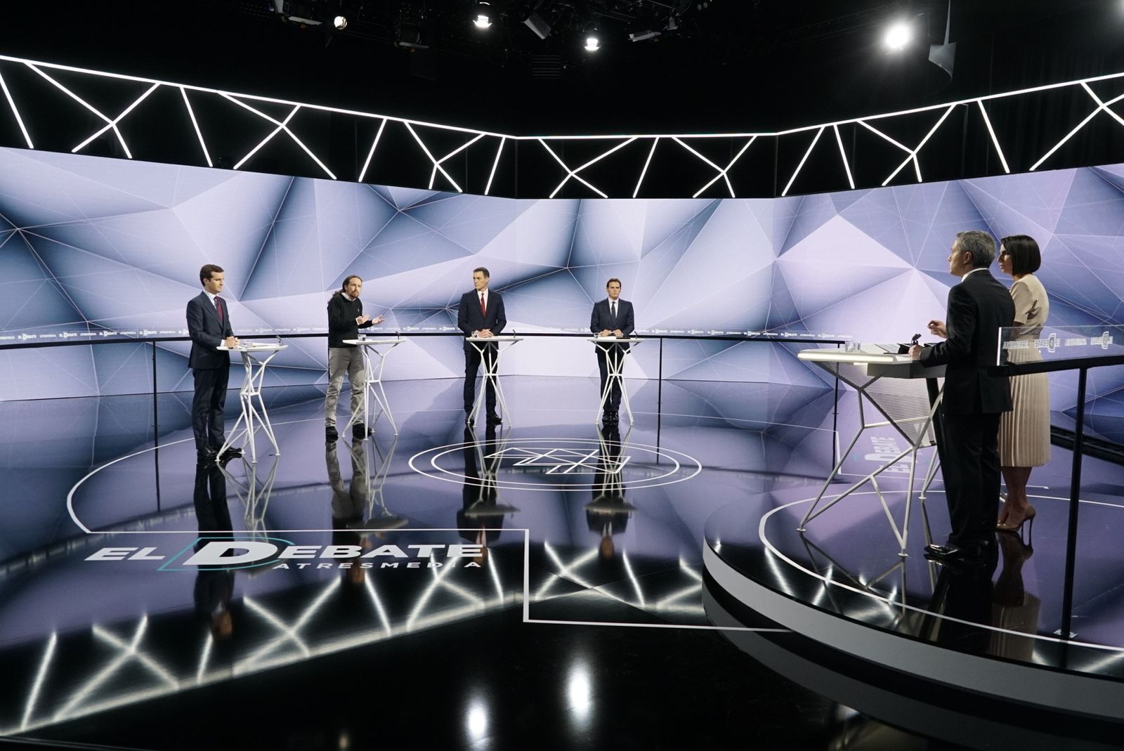 El plató de Atresmedia, con excelente iluminación que ampliaba los espacios