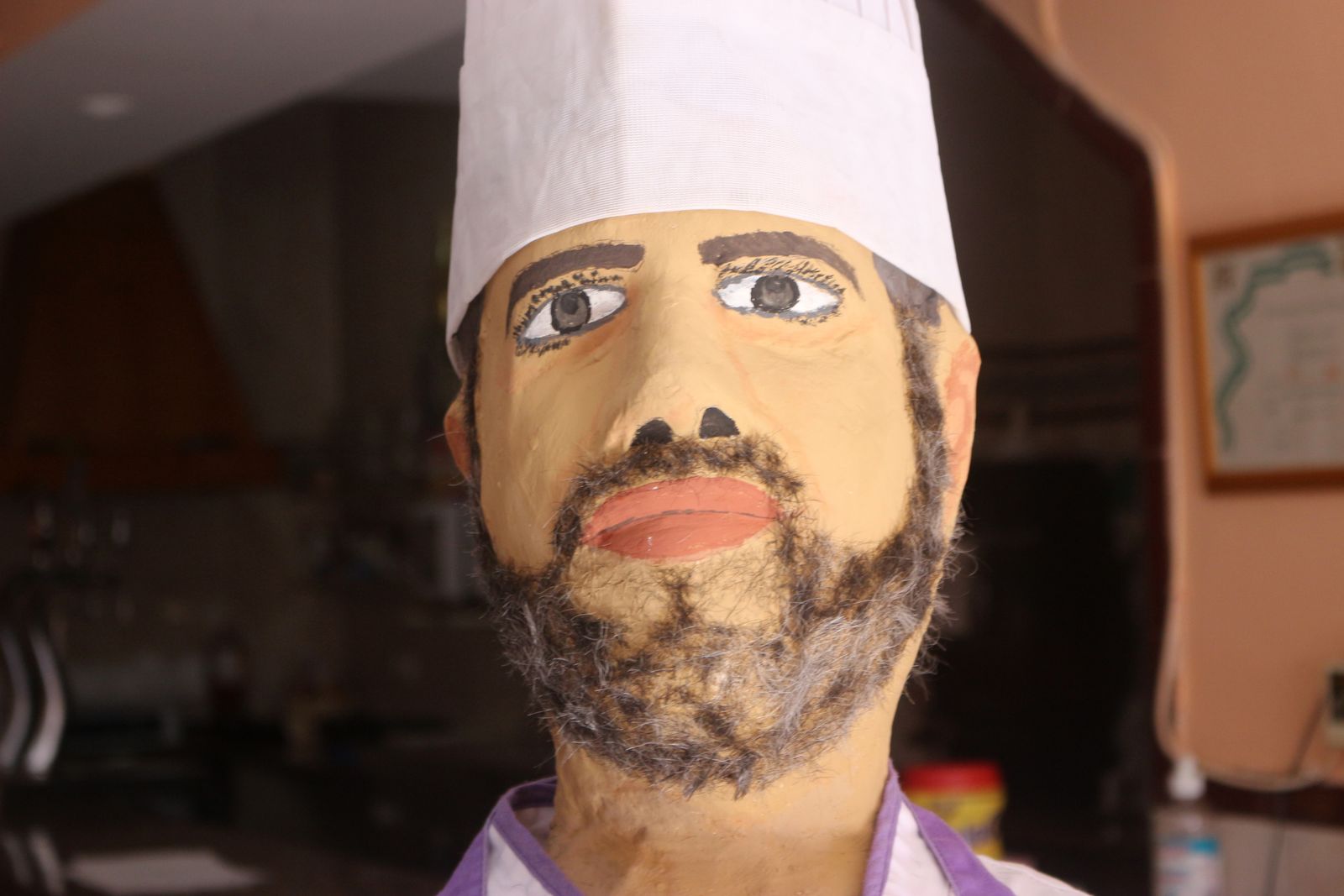 La Peña ha recreado la figura del pastelero, Francis Mel, gerente de La Trufa