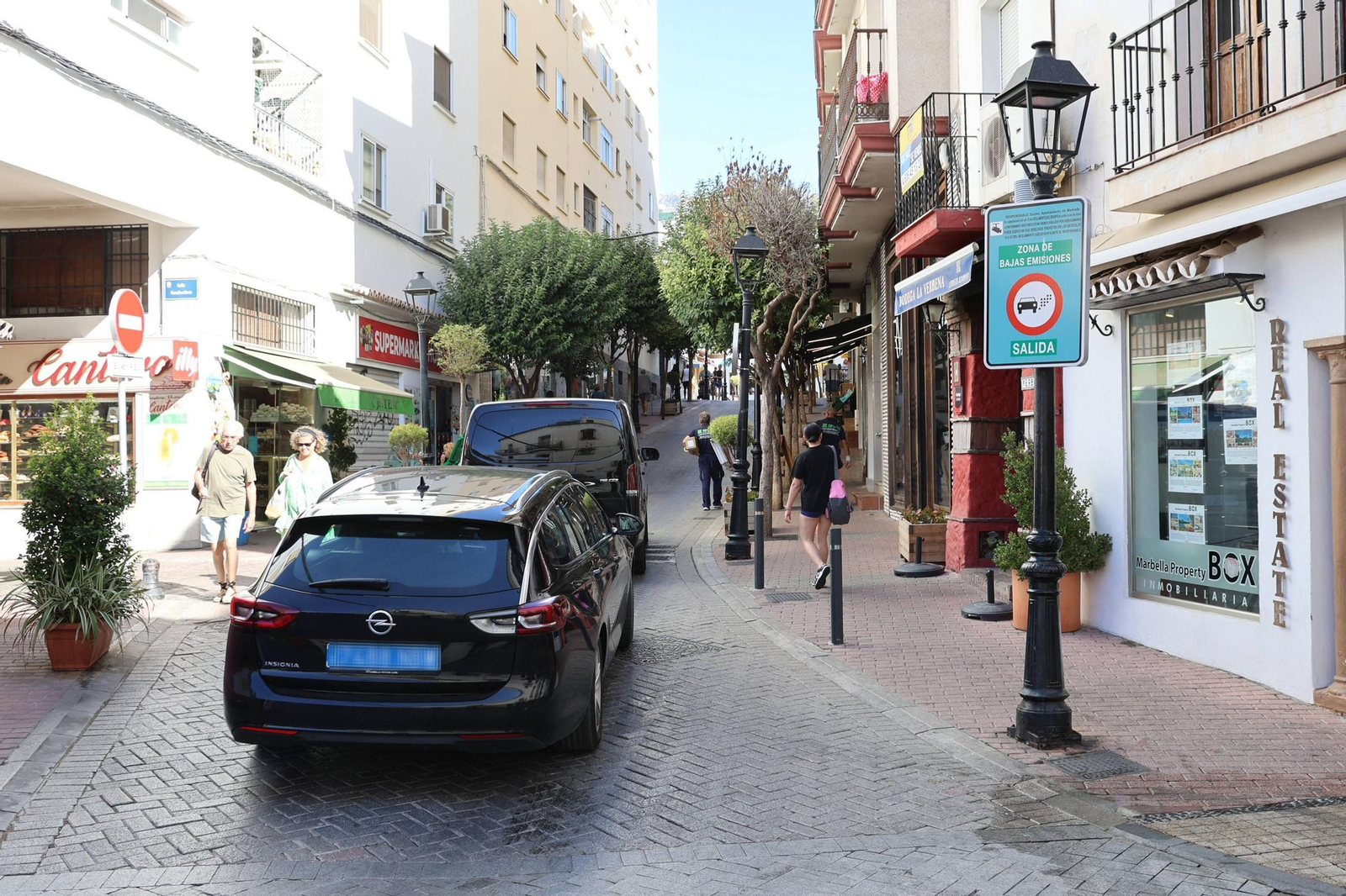 Un vehículo en la Zona de Bajas Emisiones.