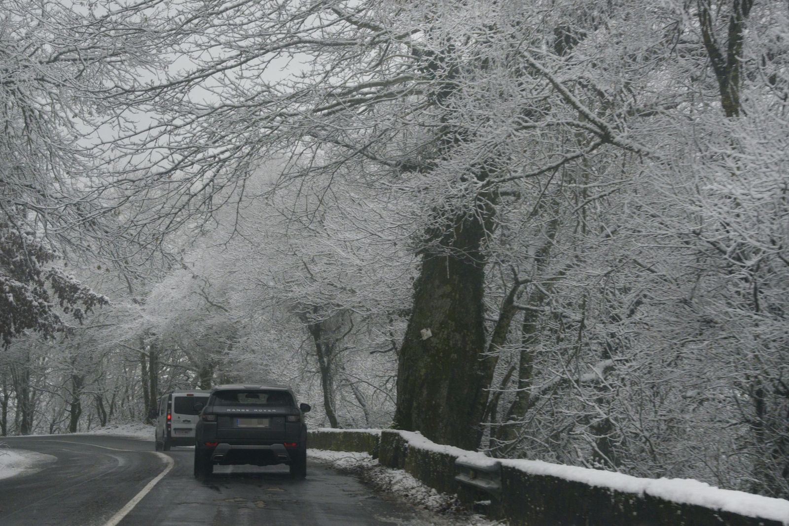 La nieve tiñe de blanco en norte de España