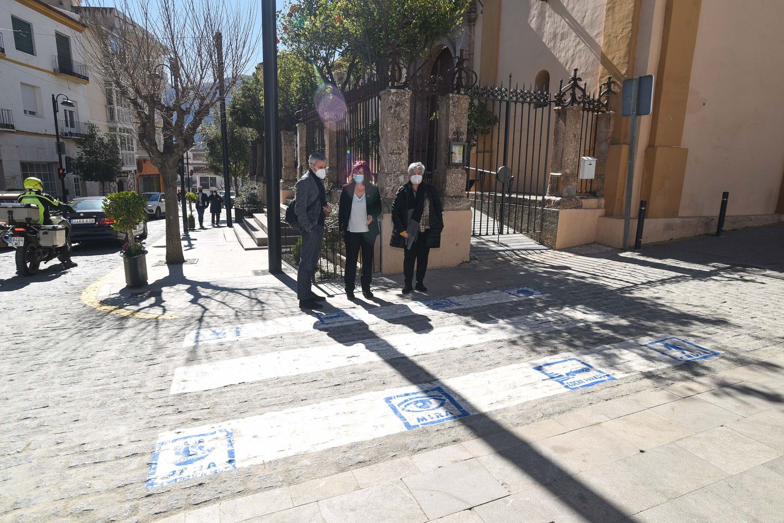 Uno de los pasos de peatones adaptado en Órgiva.