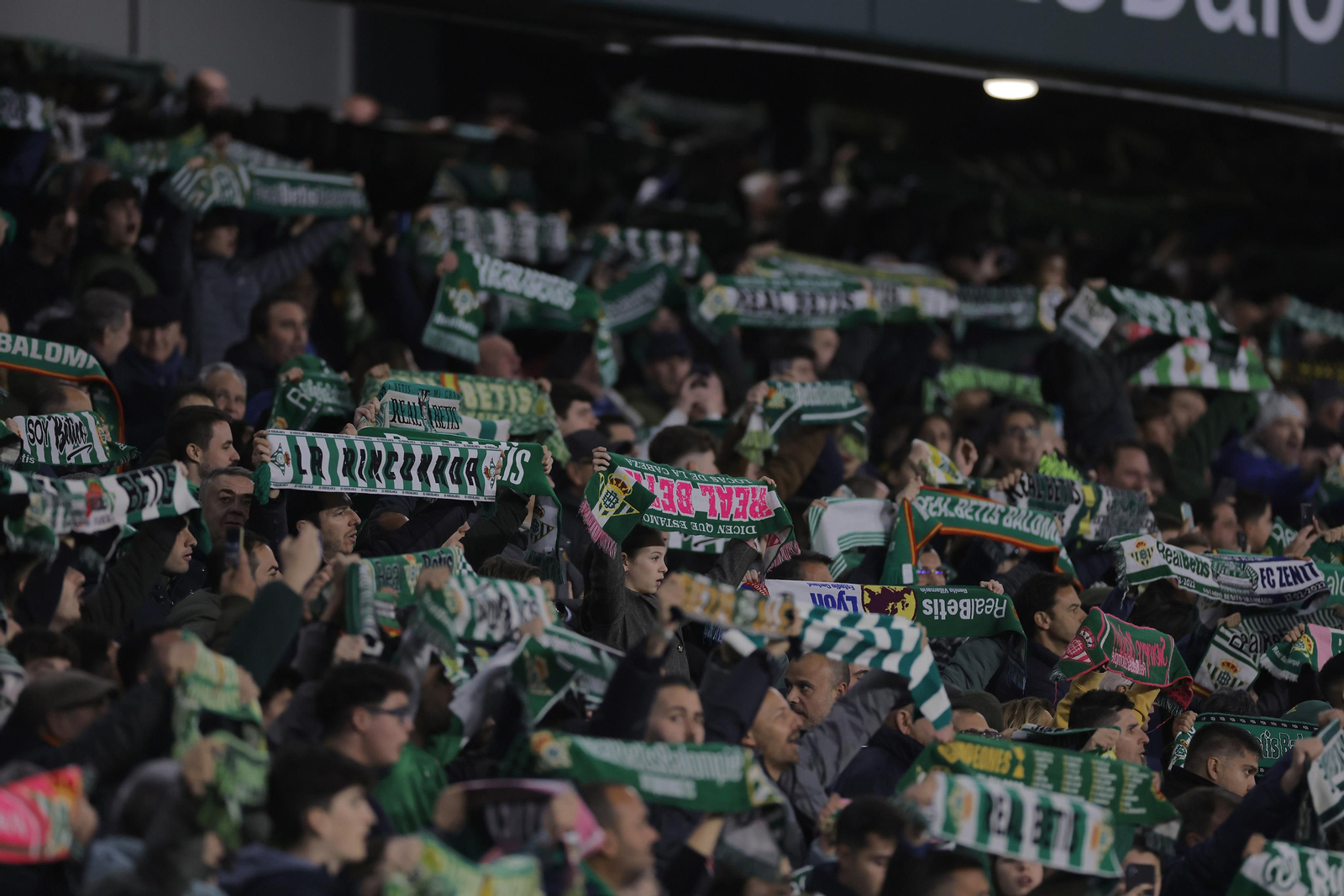 Búscate en las fotos del Betis-Girona