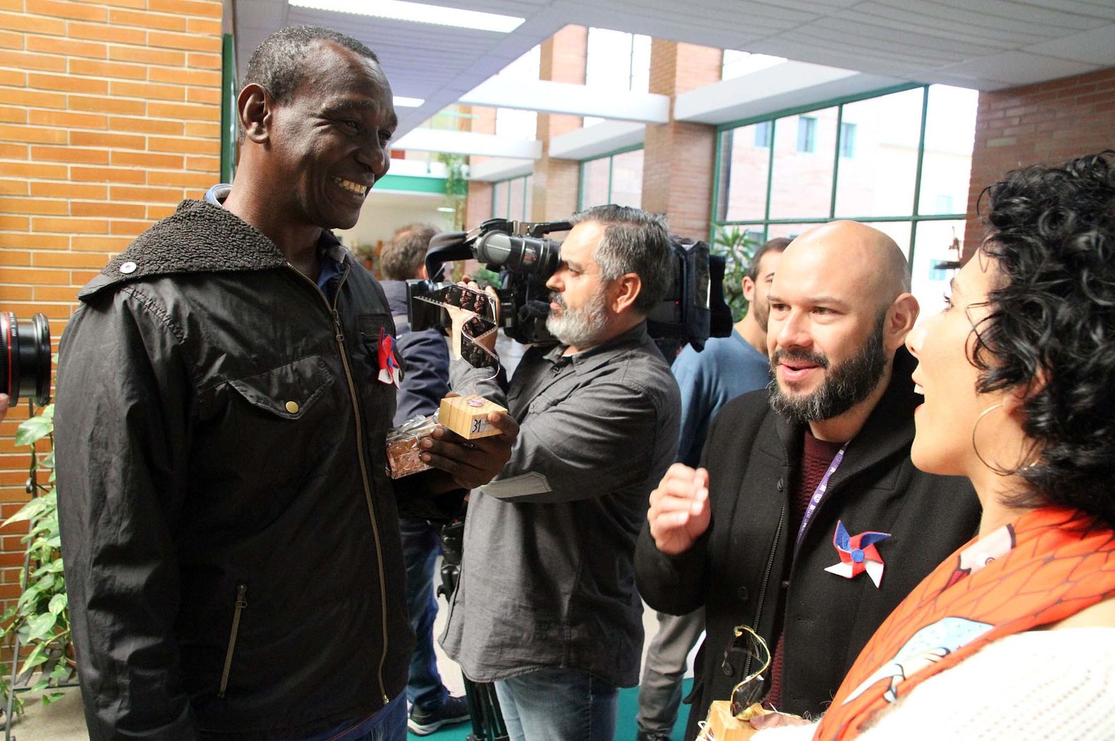 "El Piedra" visita la cárcel de Huelva, en imágenes
