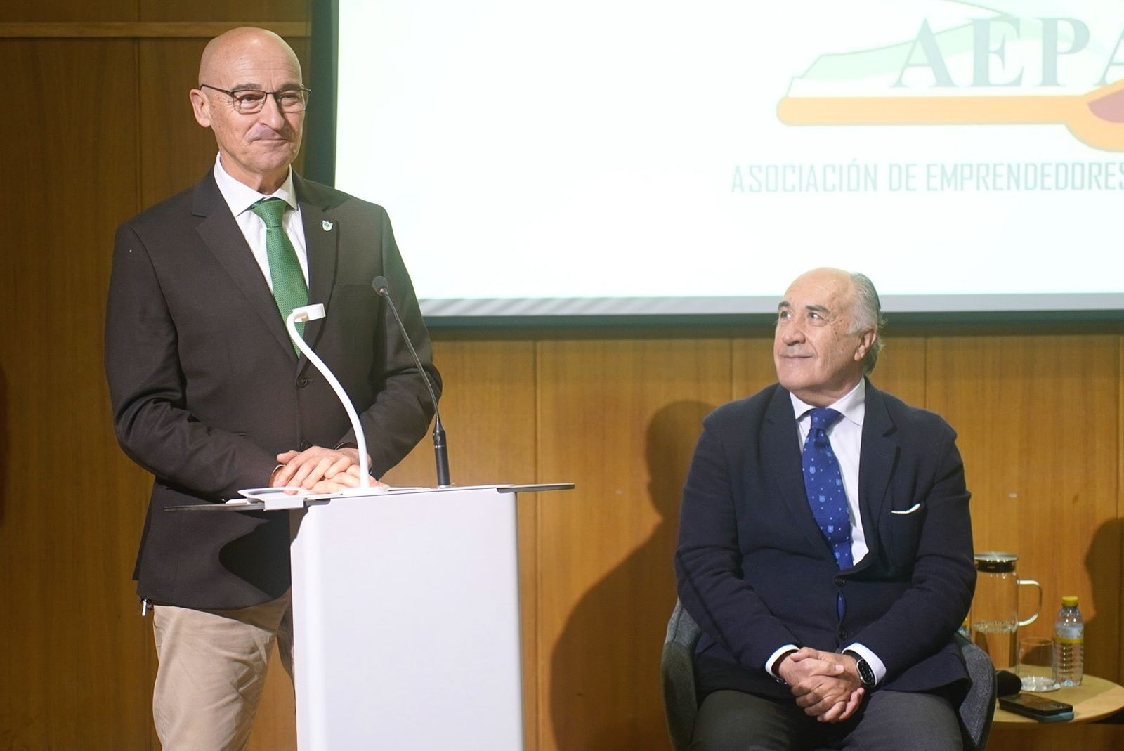 Fotos de la entrega del reconocimiento a Asier Unciti