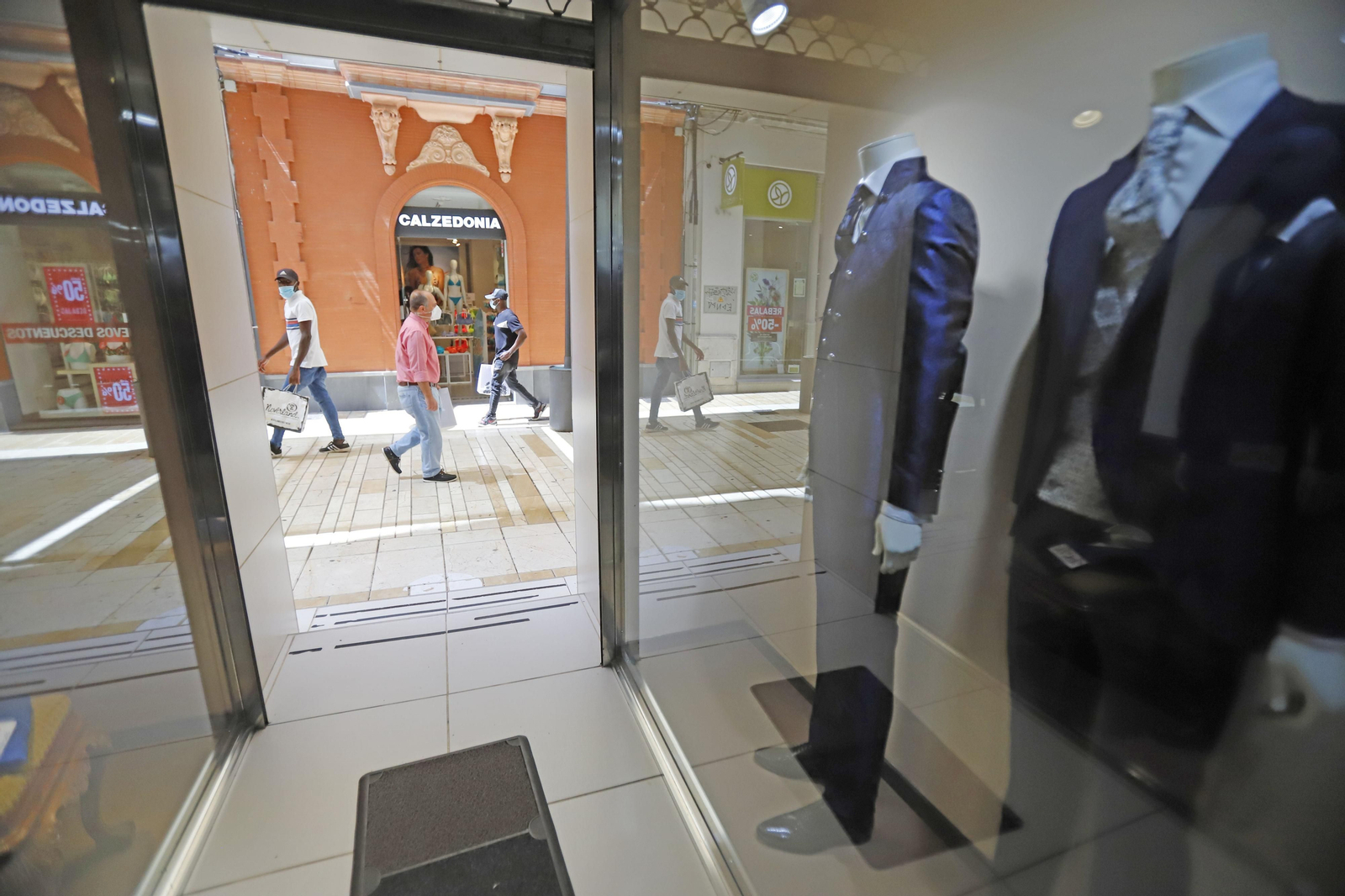 Imágenes de las Rebajas de verano en Huelva