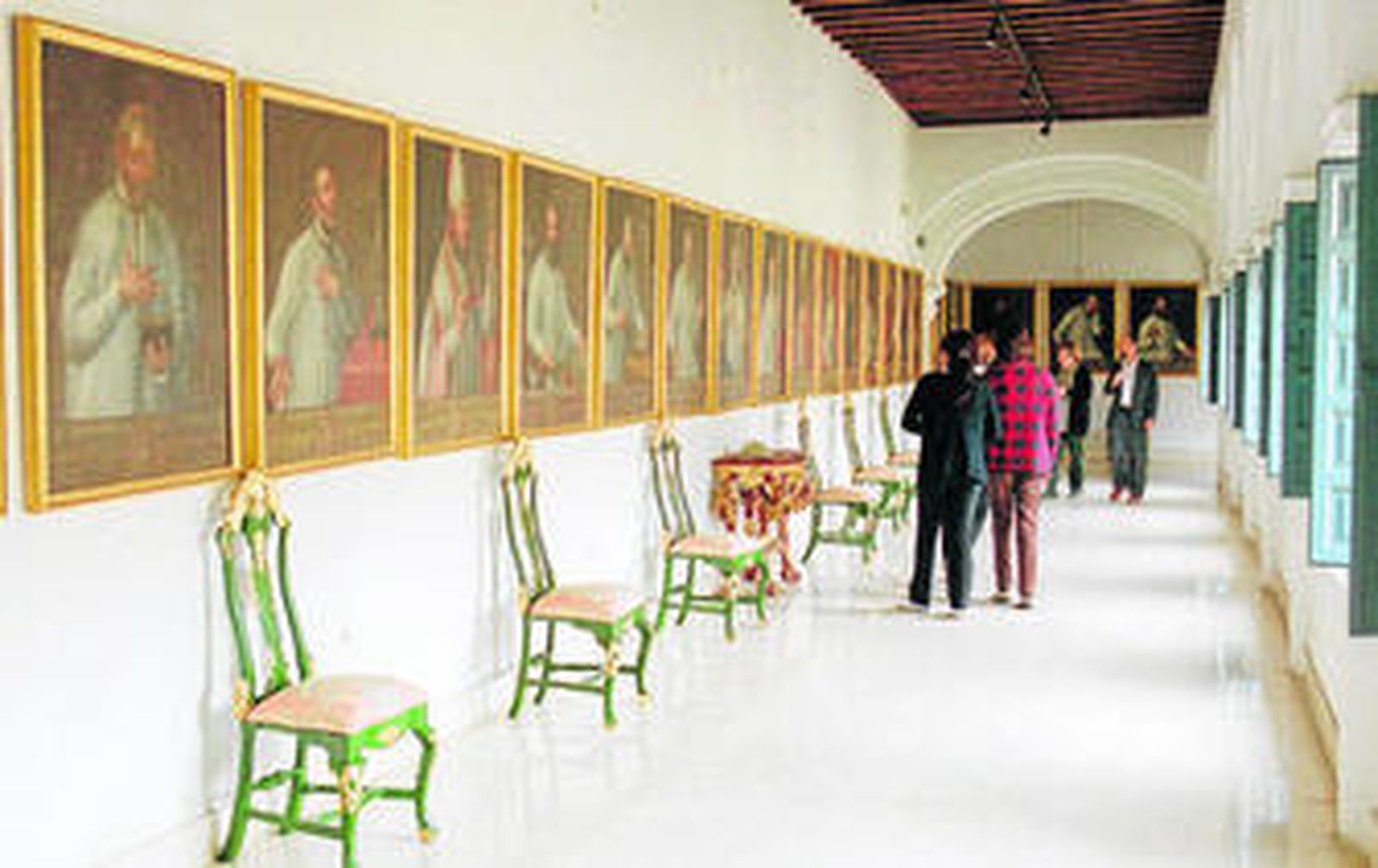 La galería de obispos del Museo Diocesano.