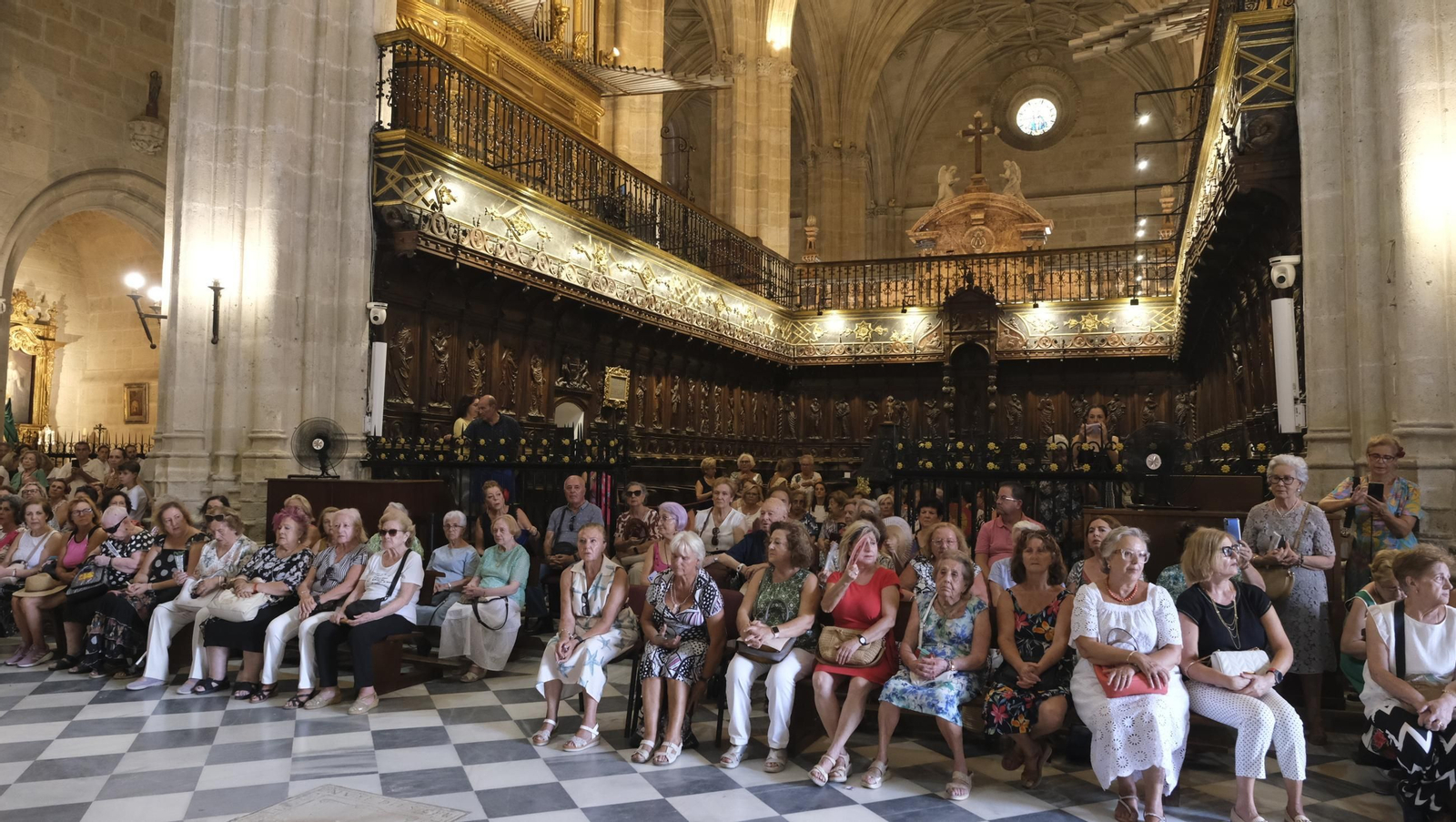 Ofrenda floral a la Virgen del Mar en la Feria de Almería 2024, en imágenes