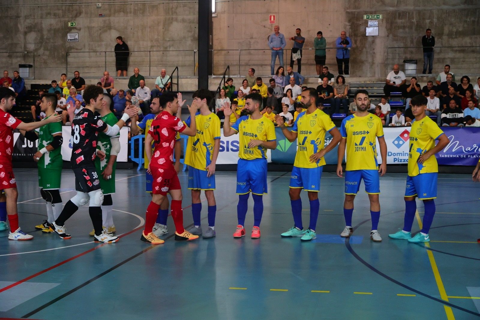 Saludos del Virgili Cádiz antes del inicio de un encuentro de la presente temporada.