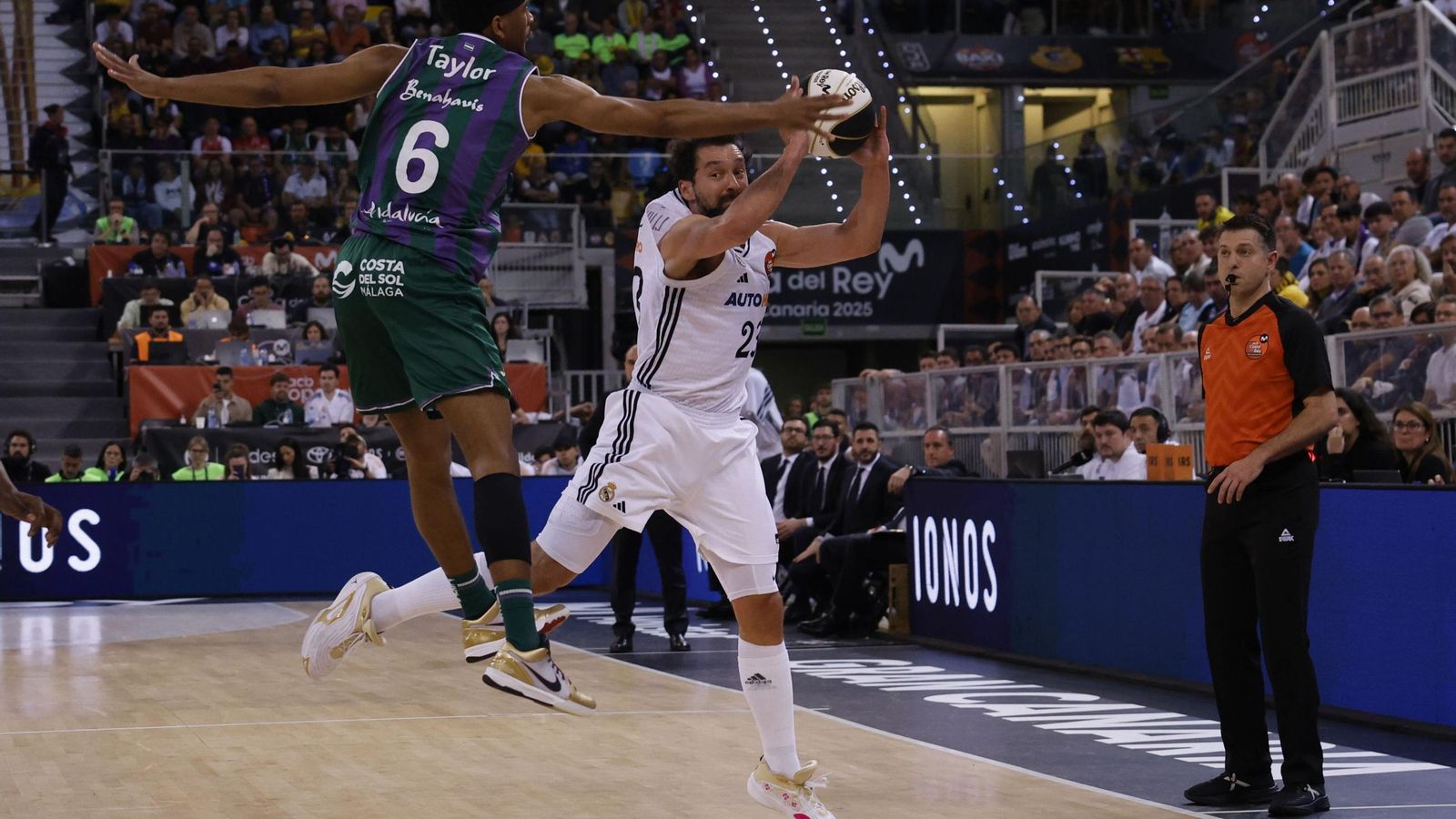 El Unicaja, campeón de Copa: Todas las imágenes del partido, la fiesta y la llegada a Málaga