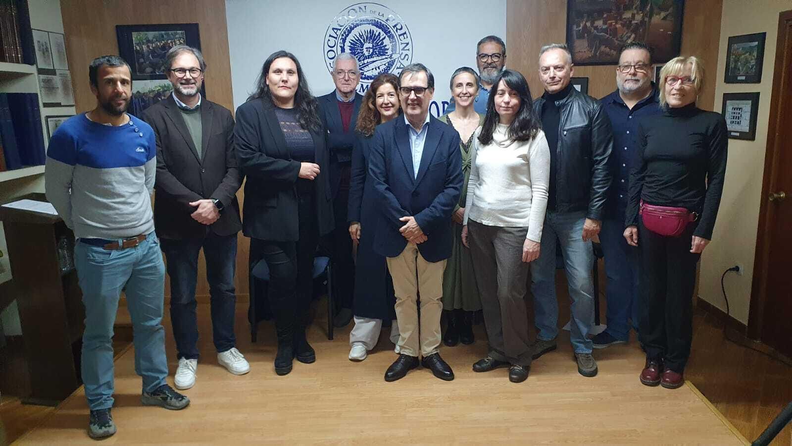 Bretones (en el centro) con su flamante Junta Directiva.