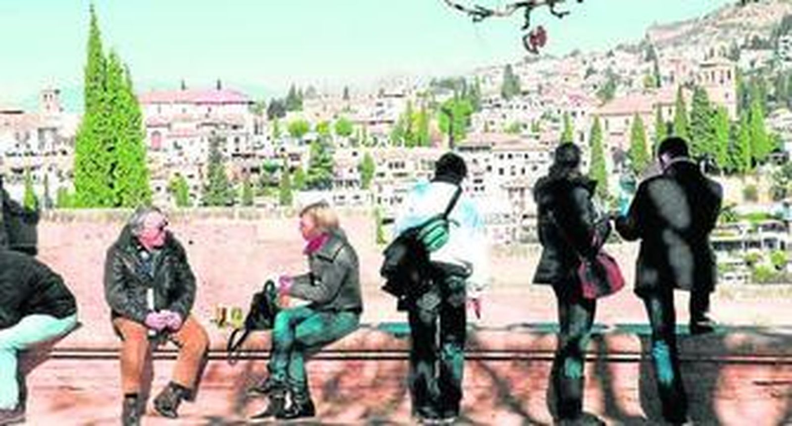Un grupo de turistas en la Alhambra.