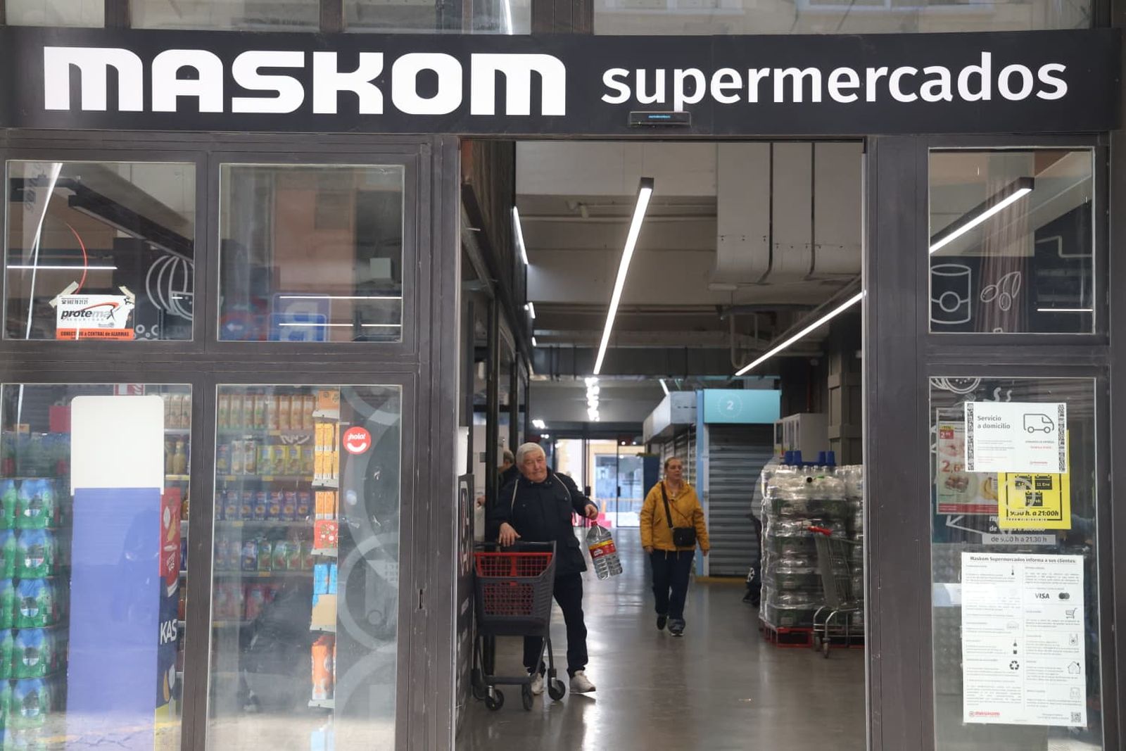 Imagen de un supermercado de Maskom en Málaga capital, este lunes.