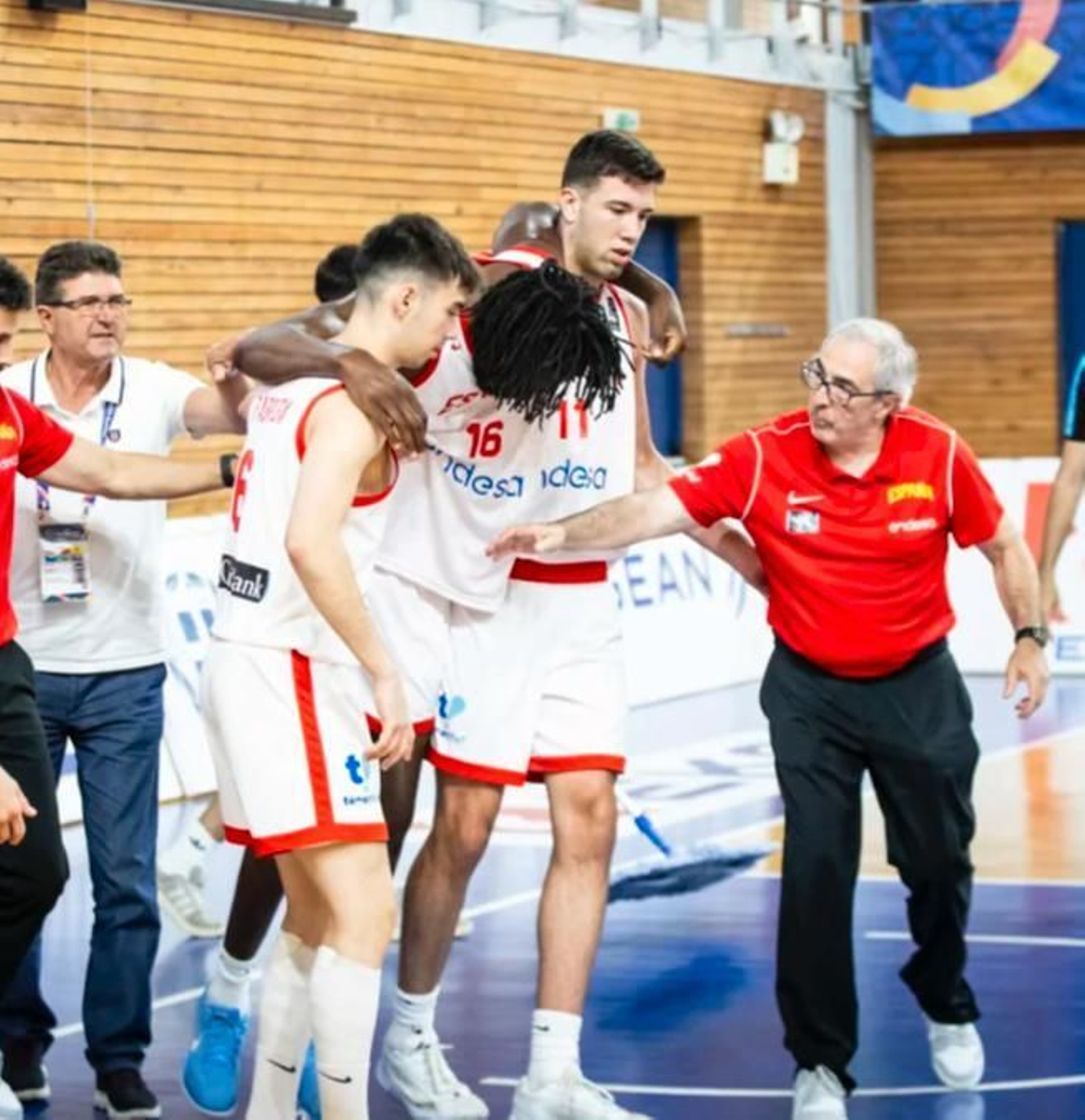 Álvaro Folgueiras, 11 puntos en la victoria de España sub 20 ante Finlandia