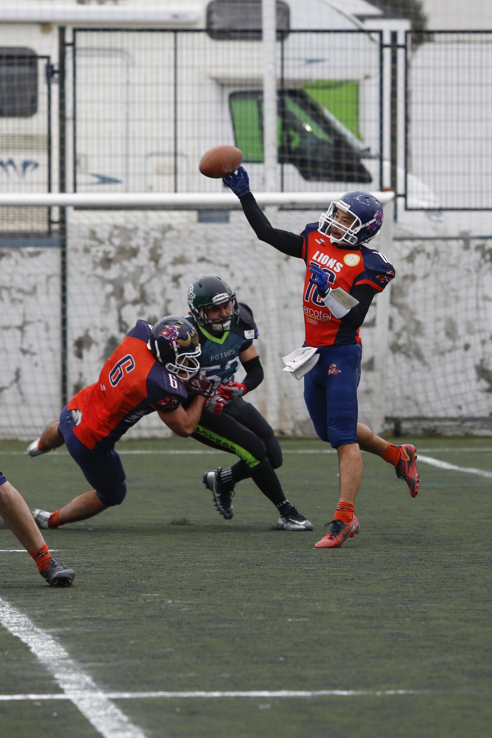 Un ataque de los Lions durante el partido