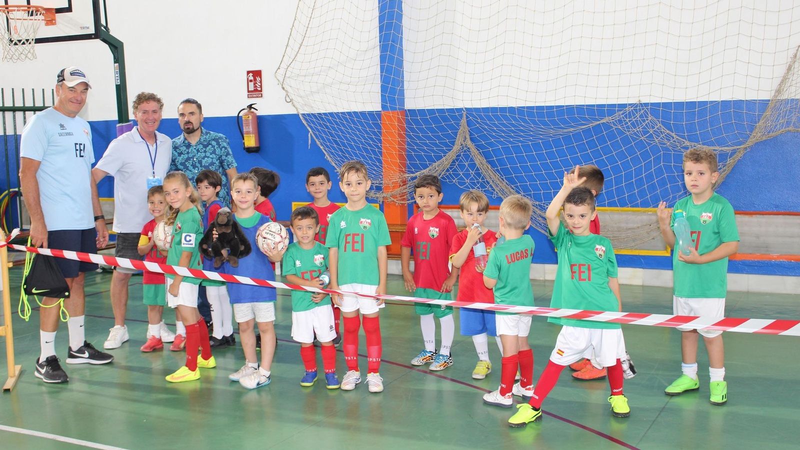 Jornadas de convivencia entre equipos de categorías bebé, infantil y sénior en el Pabellón Paco Navarro