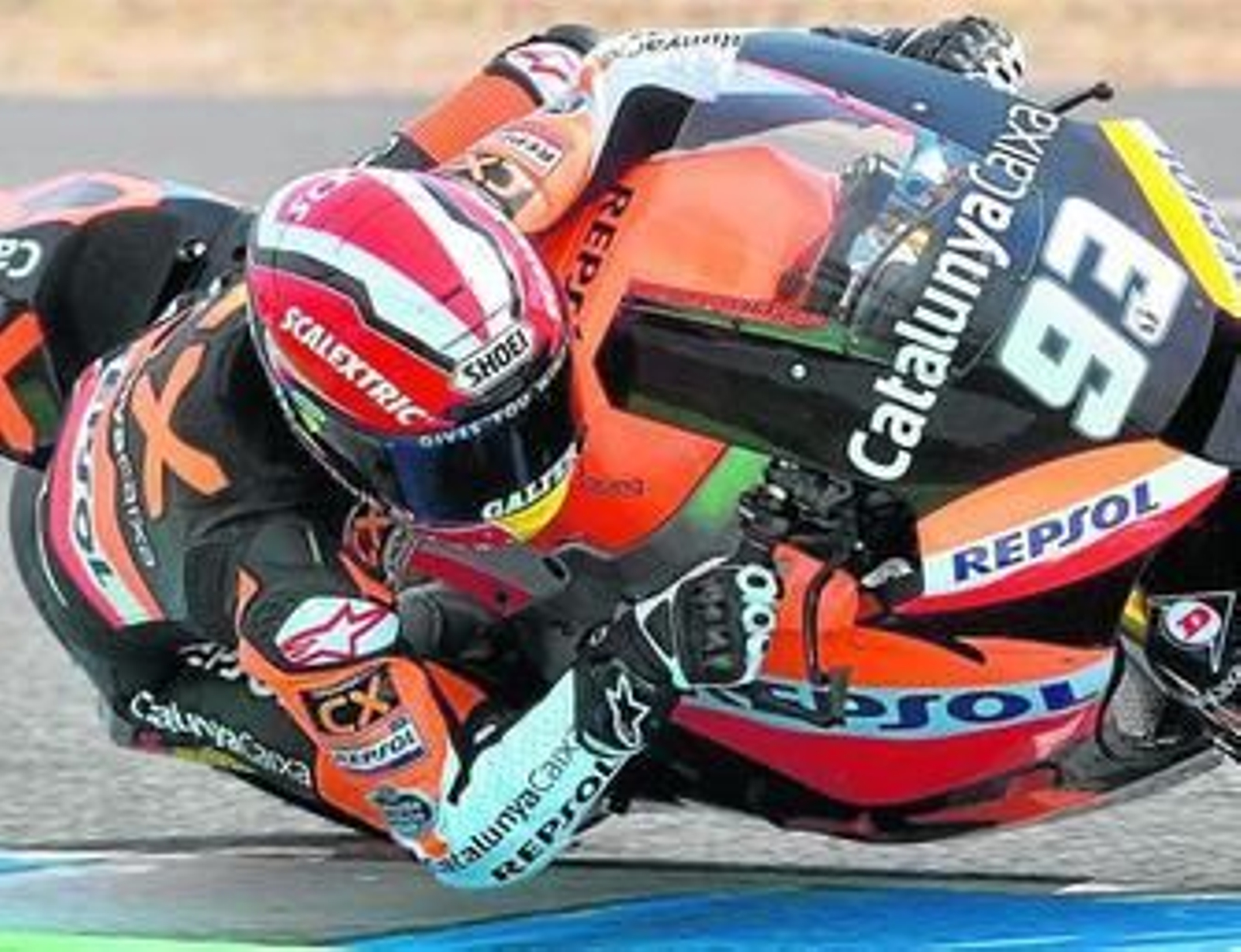 Así sacaba ayer los codos Marc Márquez trazando una de las curvas del Circuito de Jerez.